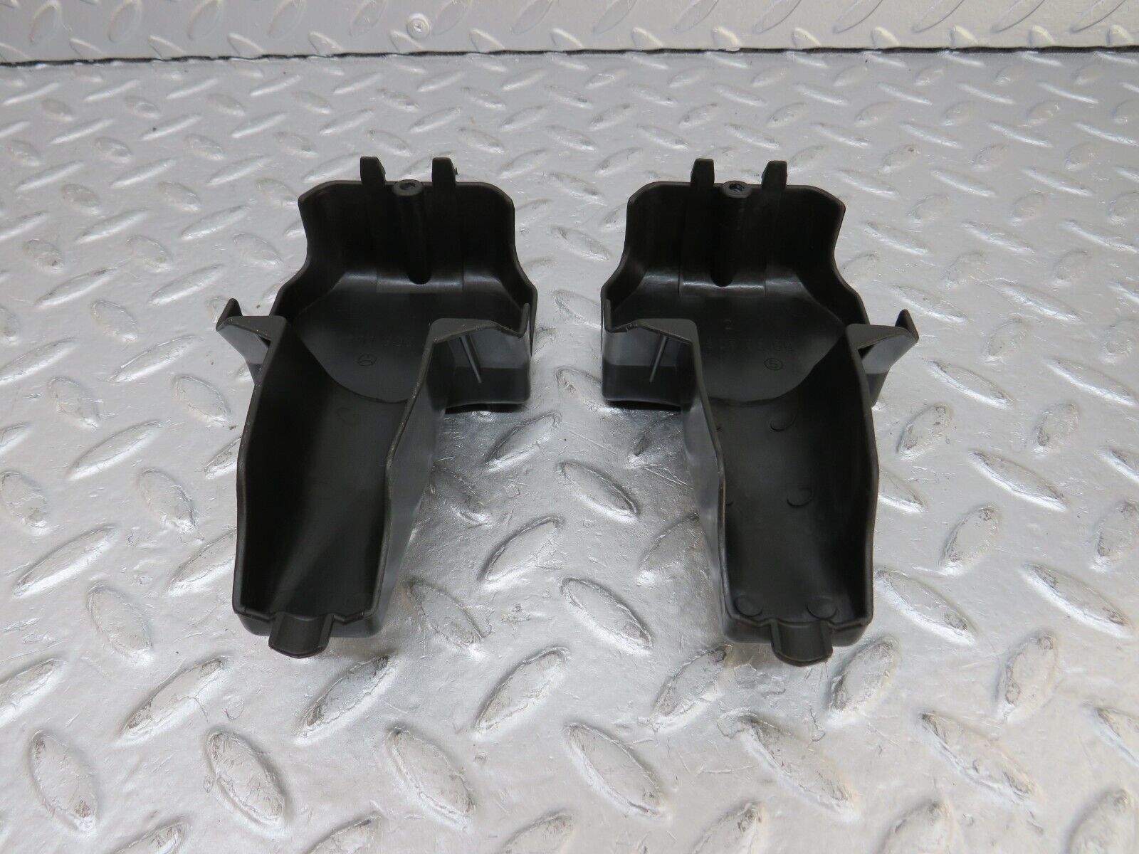 36637 Mercedes-Benz W201 190E 2.0L Rear Door Lock Vacuum Actuator 2x 2018050590