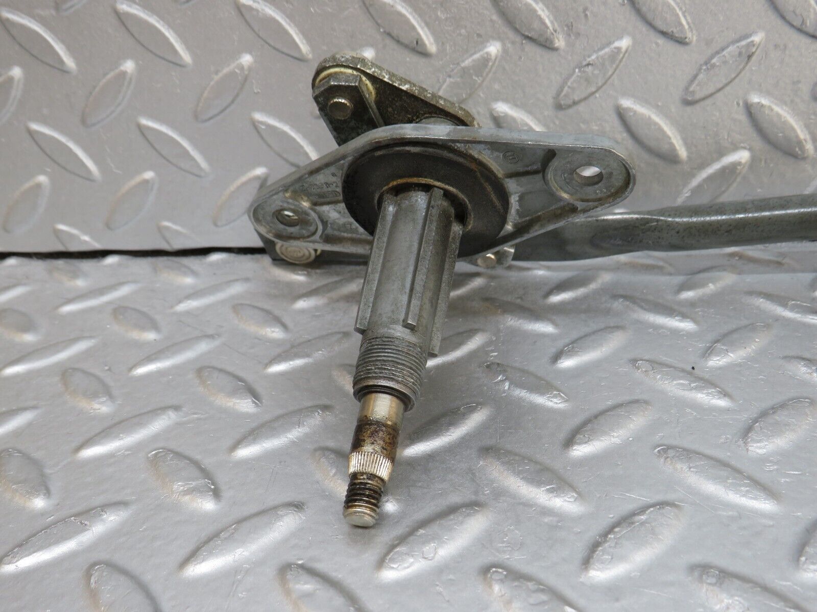 37544 Mercedes-Benz W109 300SEL Windscreen Wiper Linkage