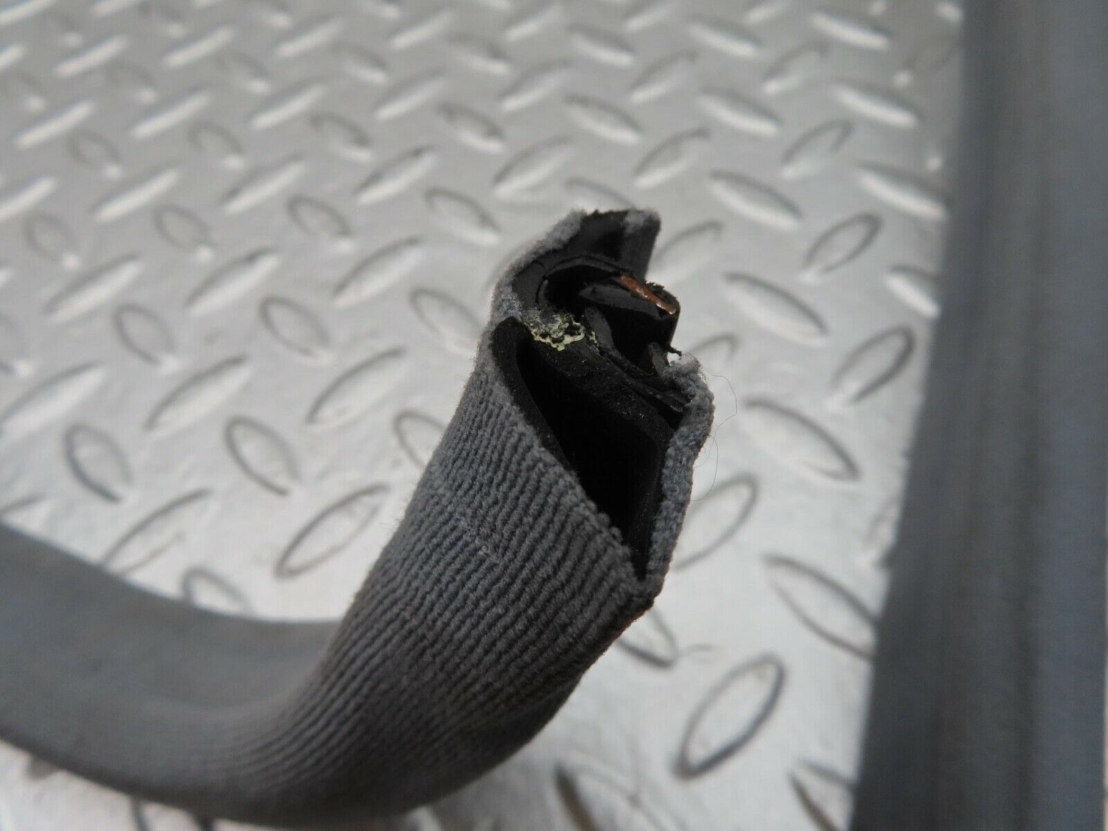 15022 Mercedes-Benz W140 S320 Rear Left Door Seal