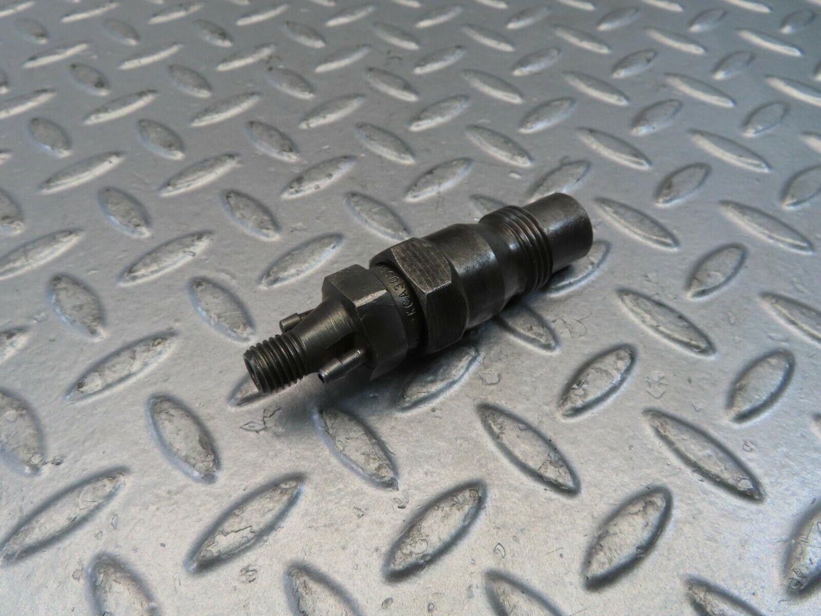 10984 Mercedes-Benz W115 220D Fuel Injector Bosch KCA30sd27/4