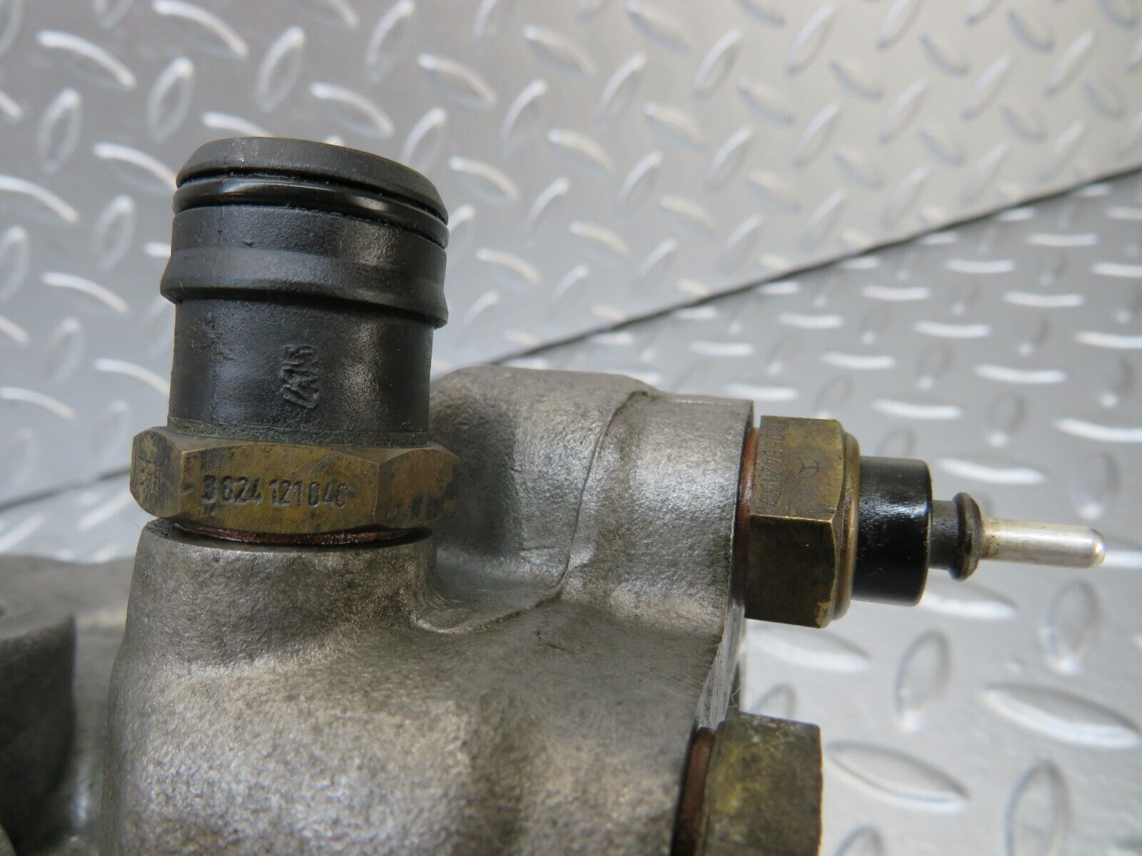 25773 Mercedes-Benz W124 280E Water Pump 1032010101