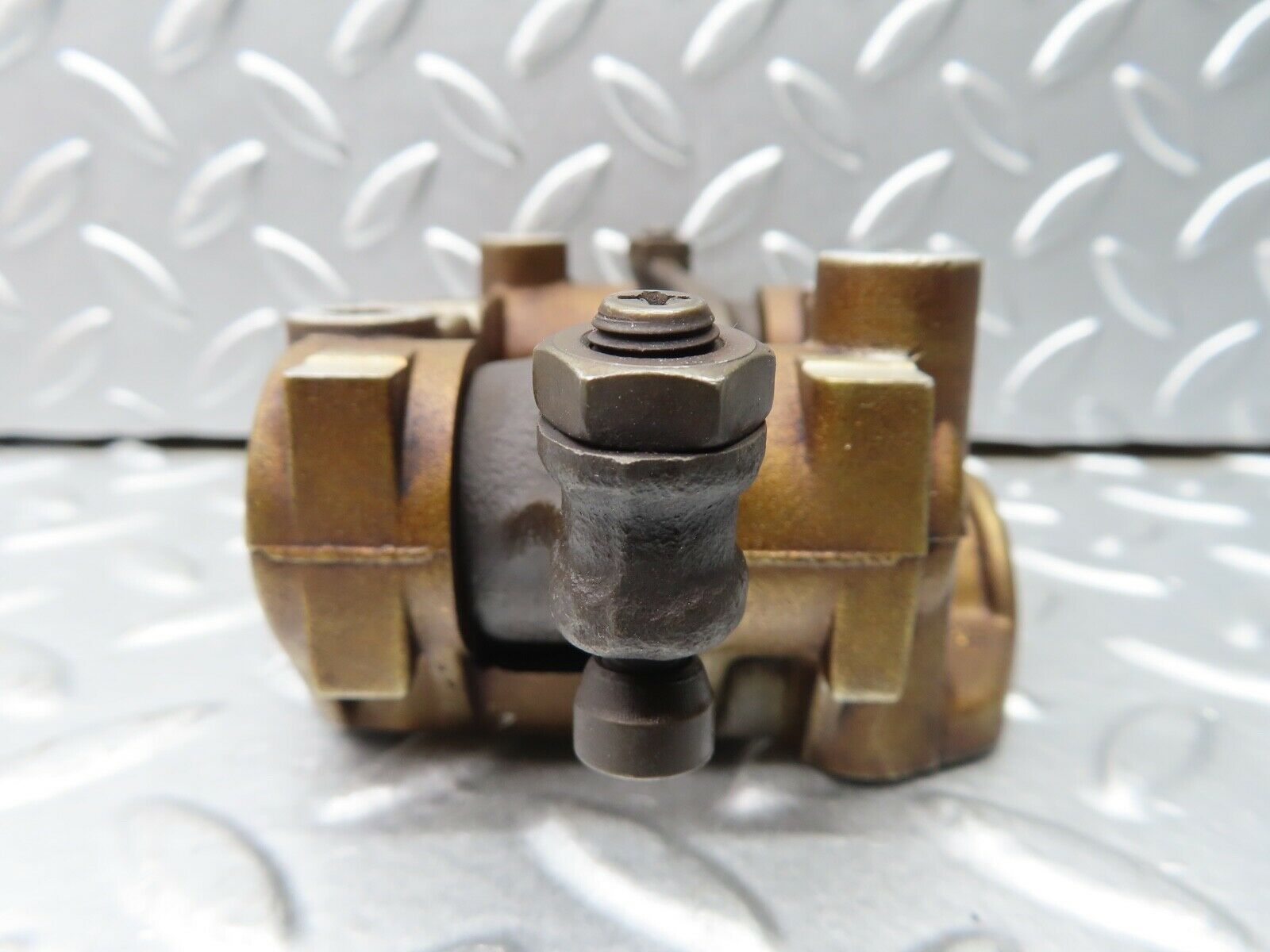 21272 Mercedes-Benz W123 230E Rocker Arms Camshaft Bearing Block 1020512110