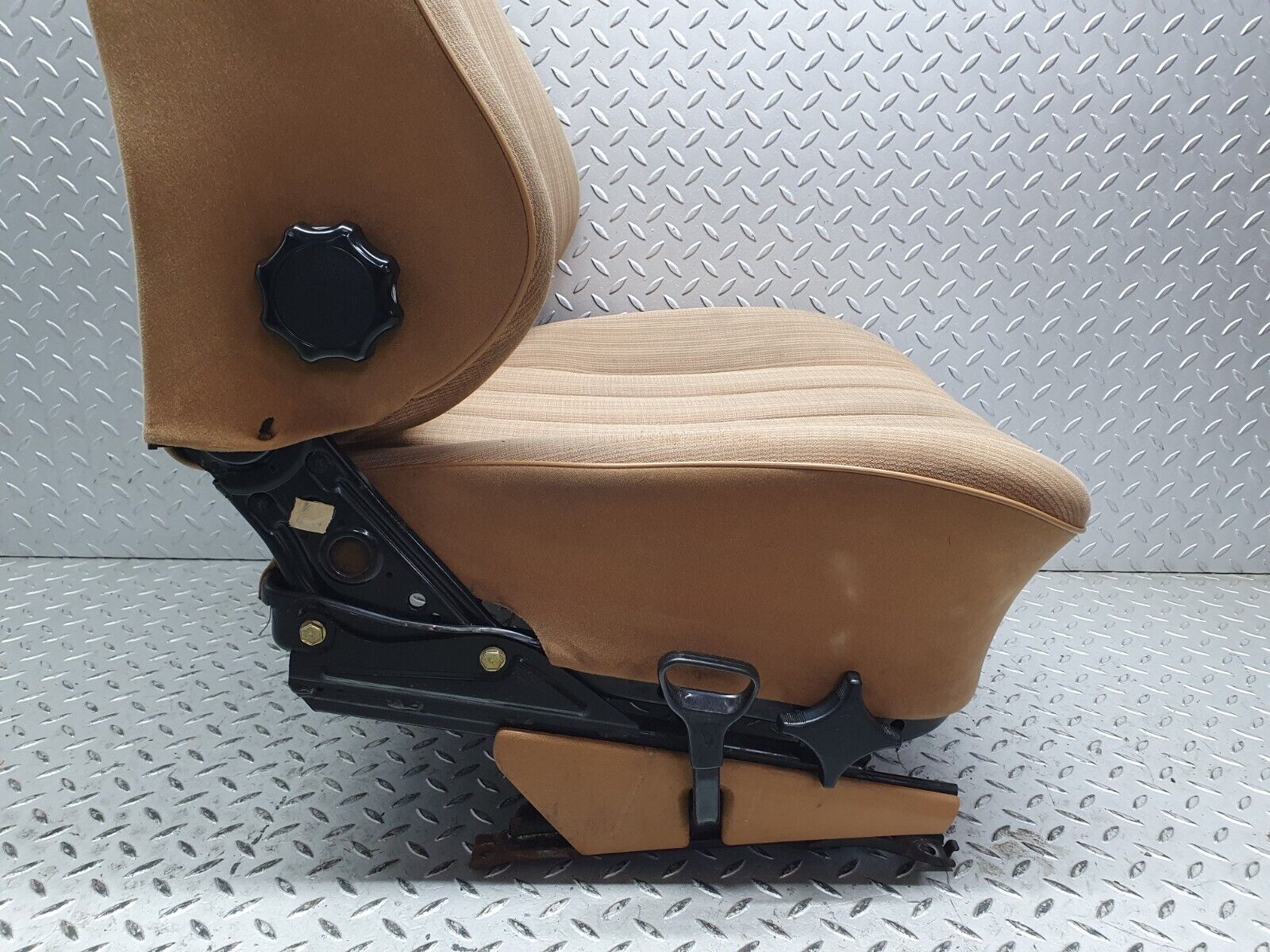 41374 Mercedes-Benz W124 200E Front Right Driver Side Seat Palomino 1249101050