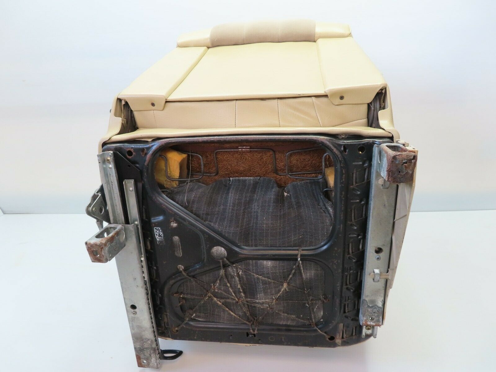 7322 Mercedes-Benz W116 450SE Front Right Seat Passenger Seat