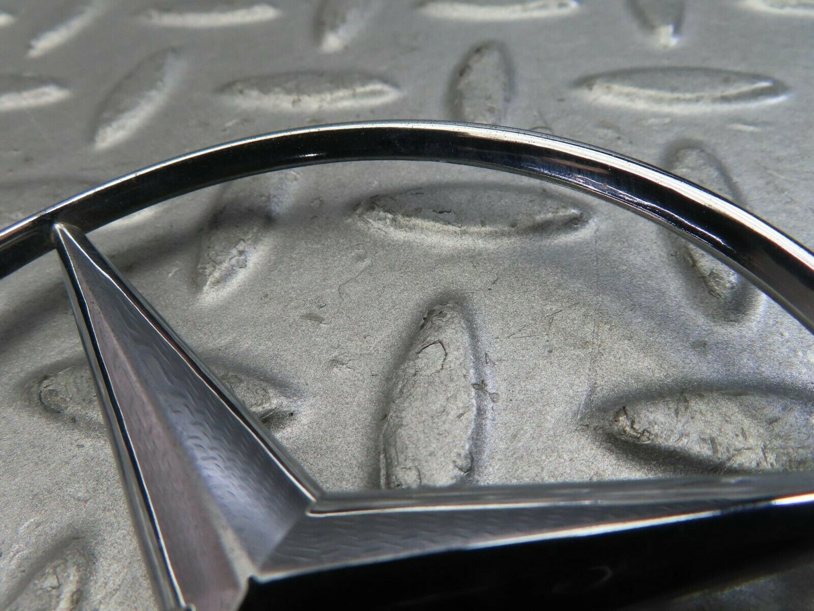 9531 Mercedes-Benz C124 300CE Coupe Chrome Rear Emblem 2017580058