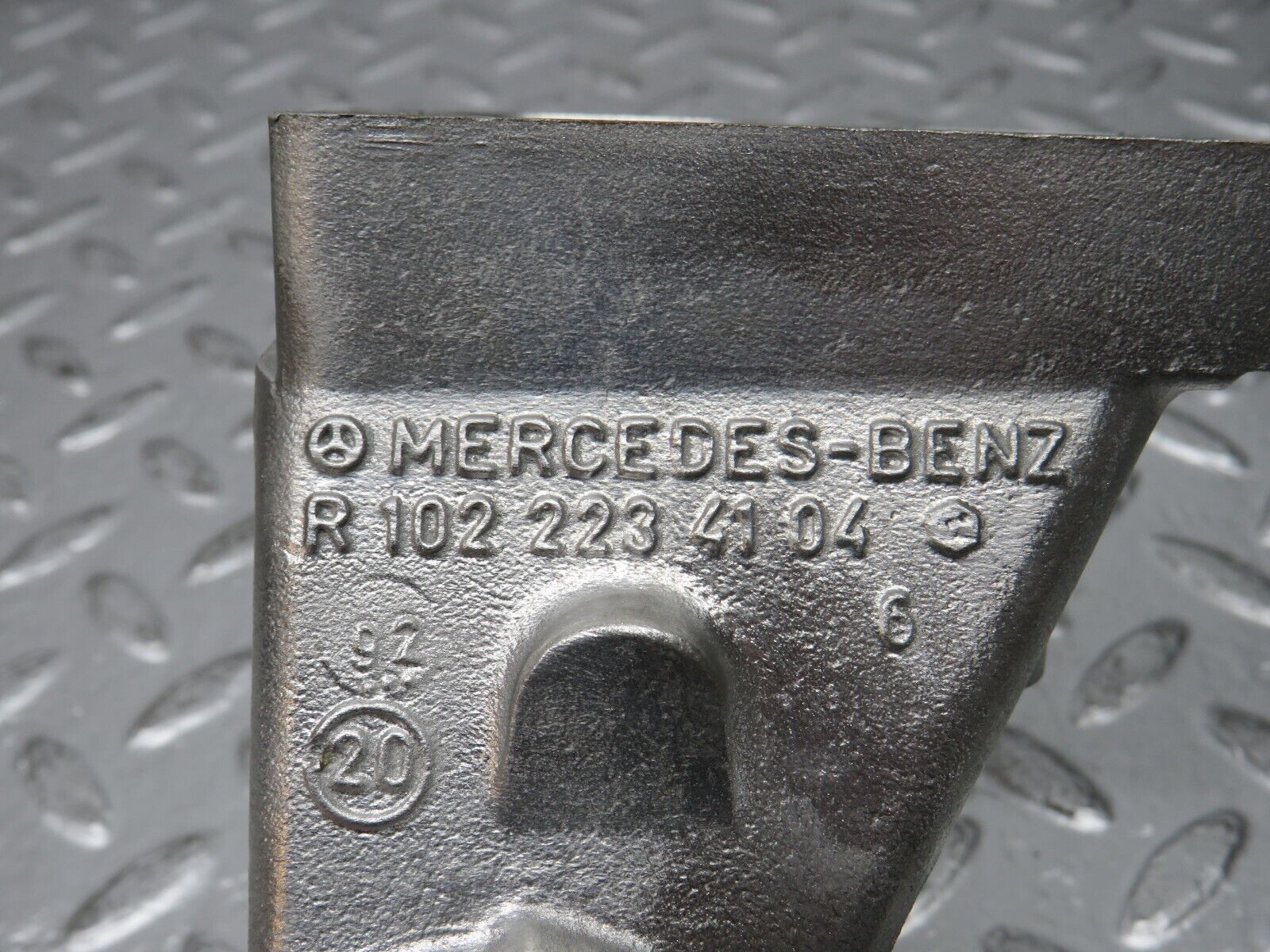 30546 Mercedes-Benz W124 230E Engine Mount Bracket Left Side 1022234104