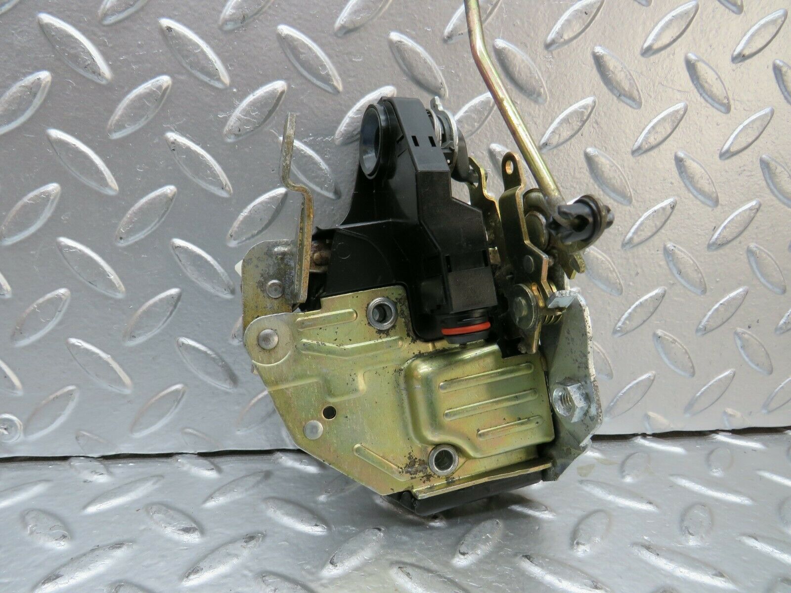 24196 Mercedes-Benz S124 220TE Wagon Front Right Door Lock Mechanism
