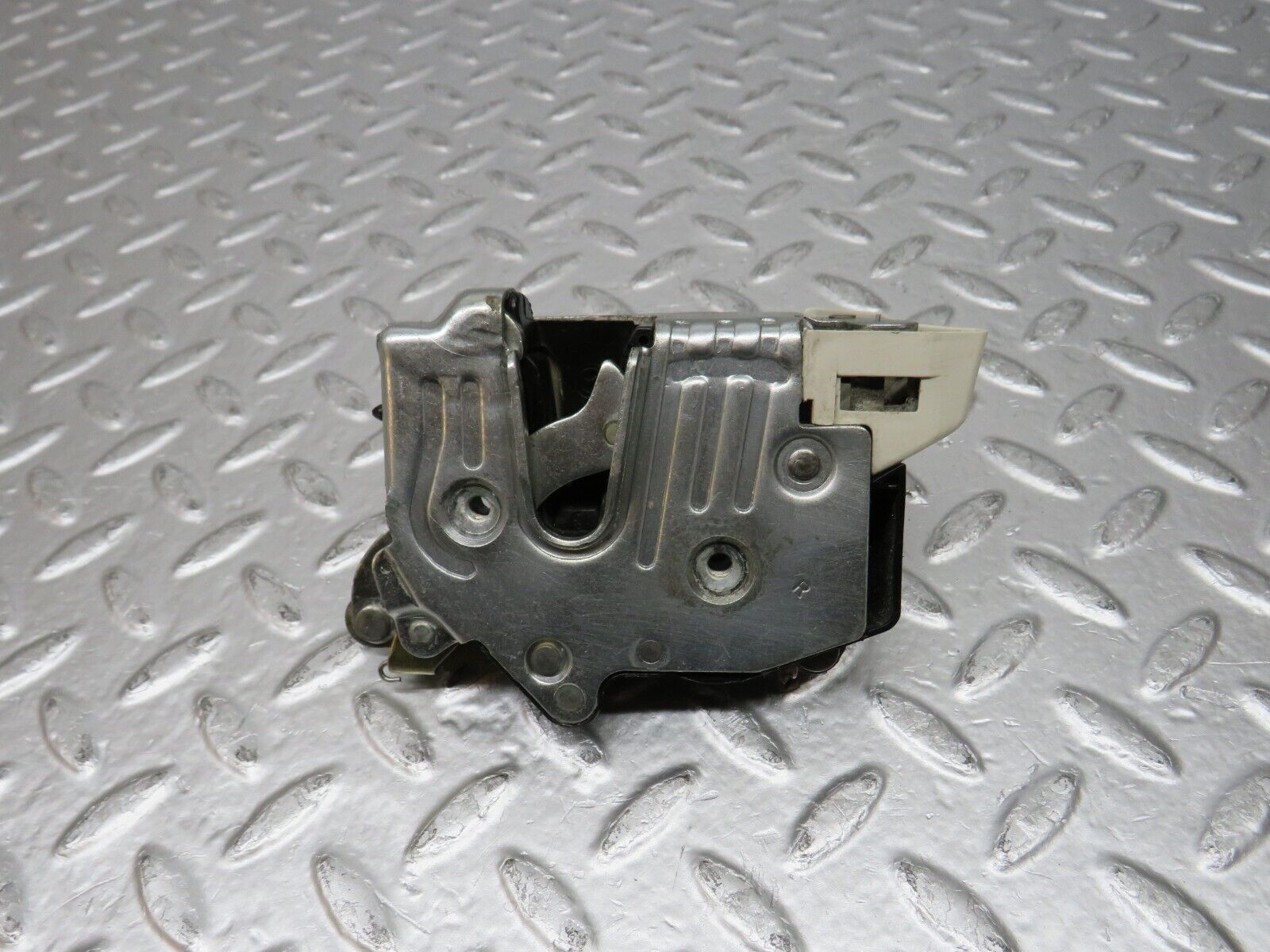 31796 Mercedes-Benz W201 190LE 1.8L Rear Right Door Lock Mechanism