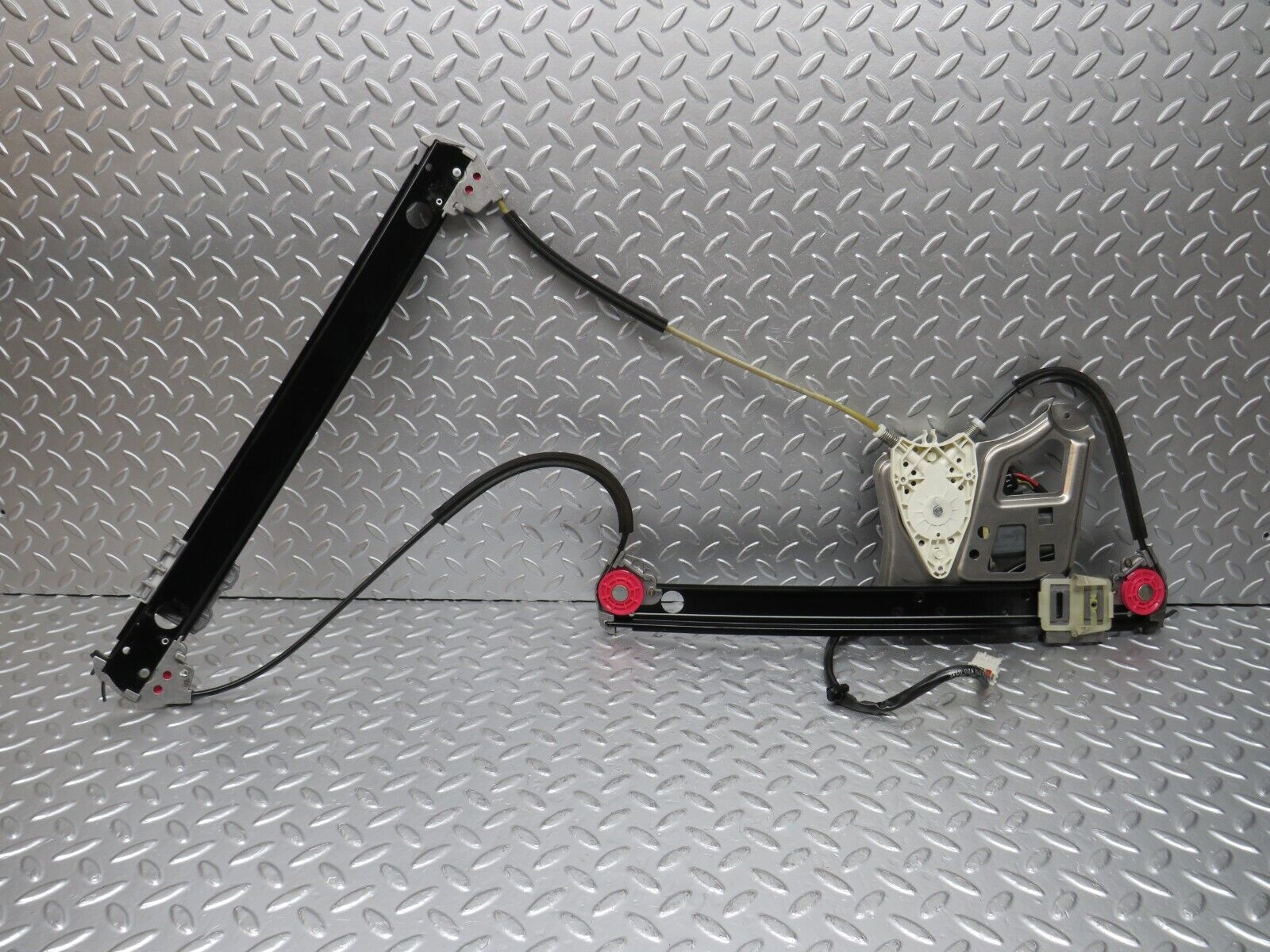 32288 Mercedes-Benz W220 S430 Front Left Window Regulator Siemens 2208200715