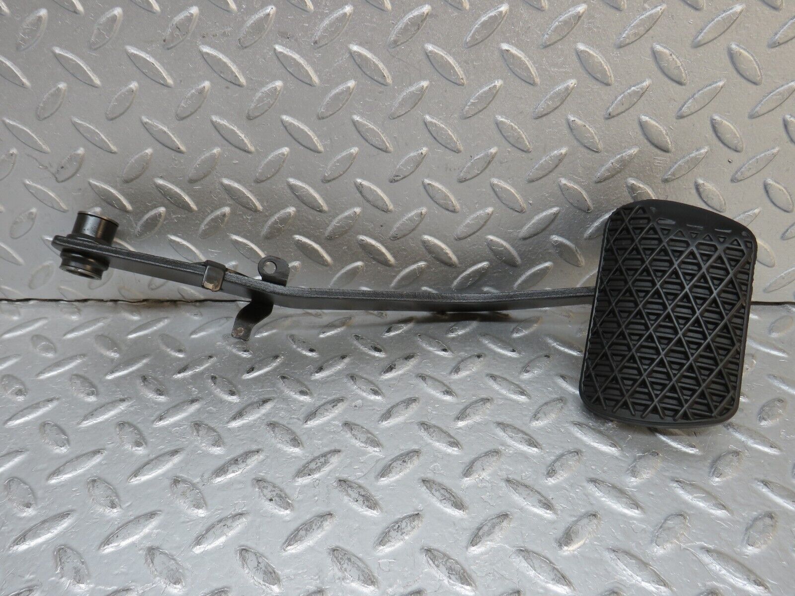 37973 Mercedes-Benz A124 320E Cabriolet Brake Pedal With Rubber 1232910082