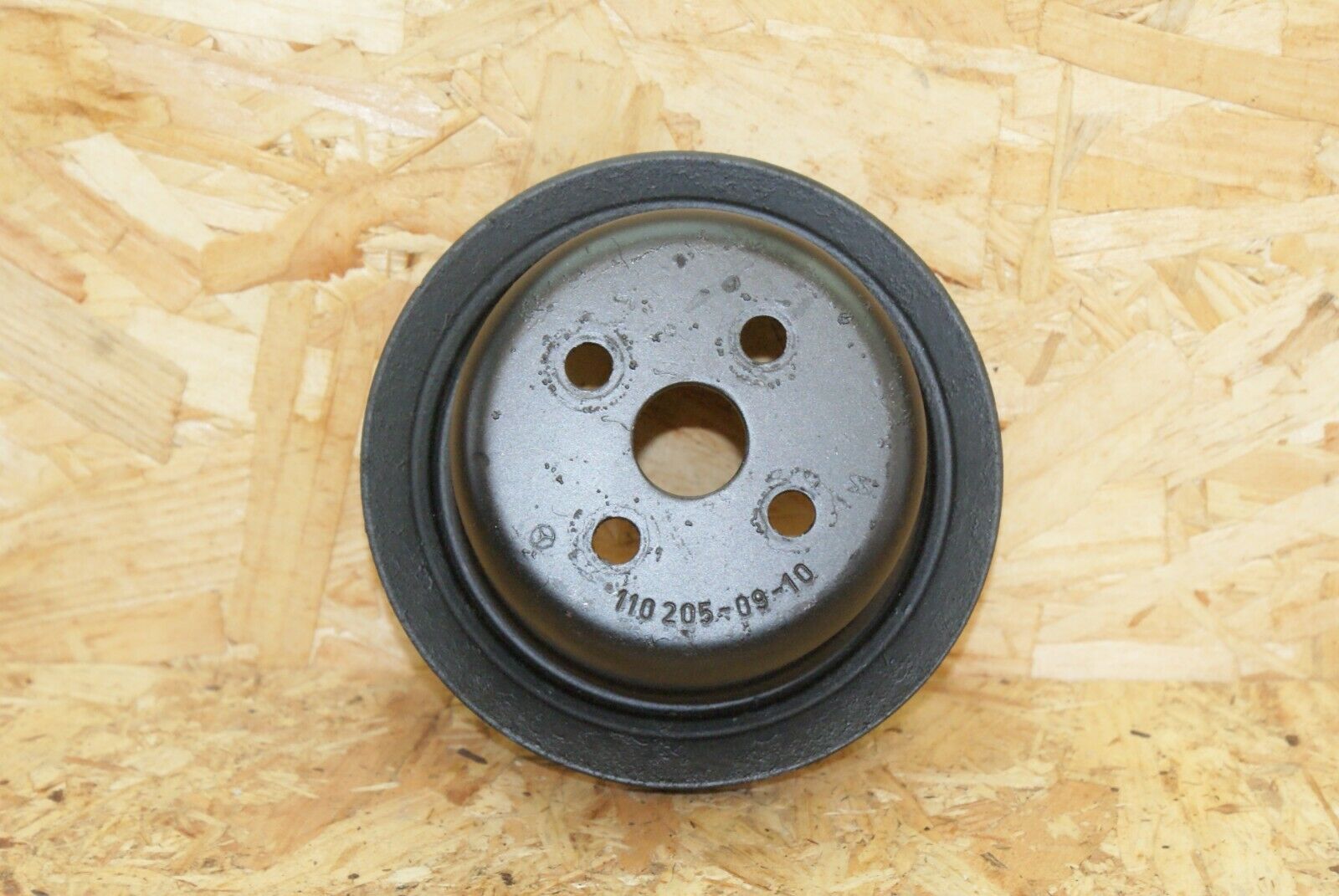 2382 Mercedes-Benz W123 280E Water Pump Pulley 1102050910