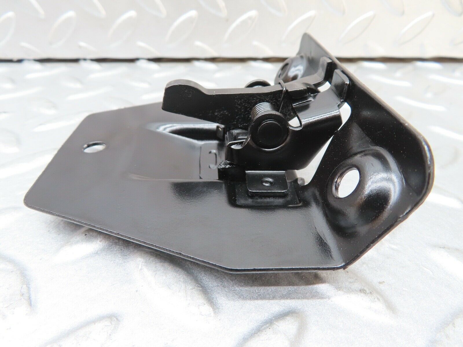 17610 Mercedes-Benz W116 450SEL Trunk Boot Lock Latch 1137500285