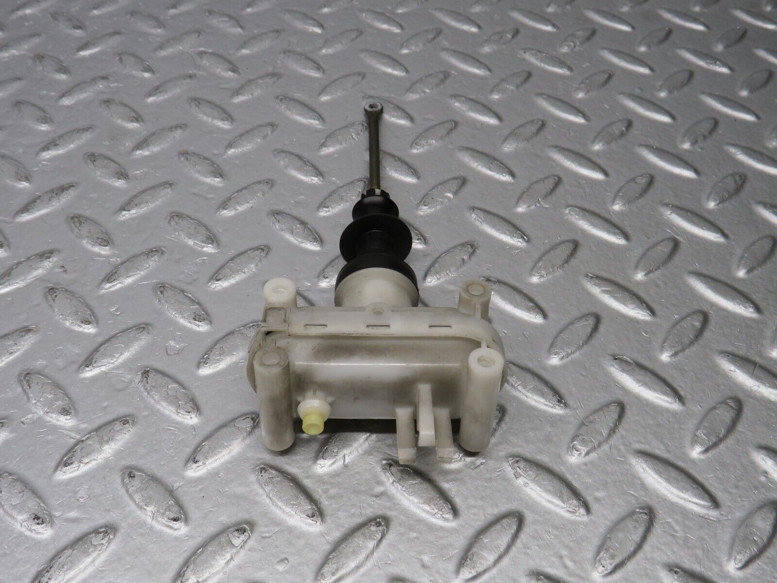 38909 Mercedes-Benz W201 190E 2.6L Rear Left Door Lock Vacuum Actuator