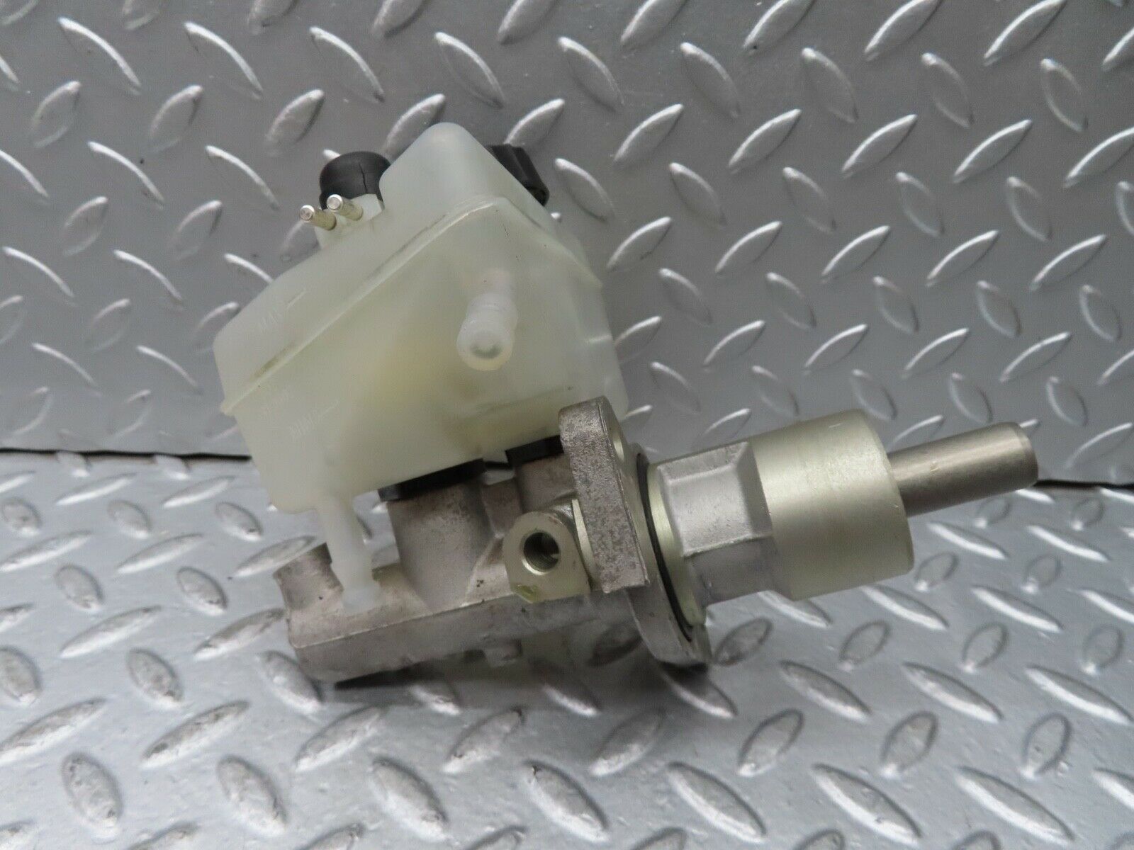 17256 Mercedes-Benz R129 300SL Coupe Brake Master Cylinder With Tank