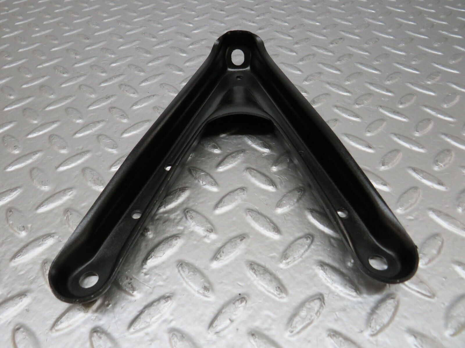 26738 Mercedes-Benz C124 220CE Coupe Air Intake Manifold Bracket