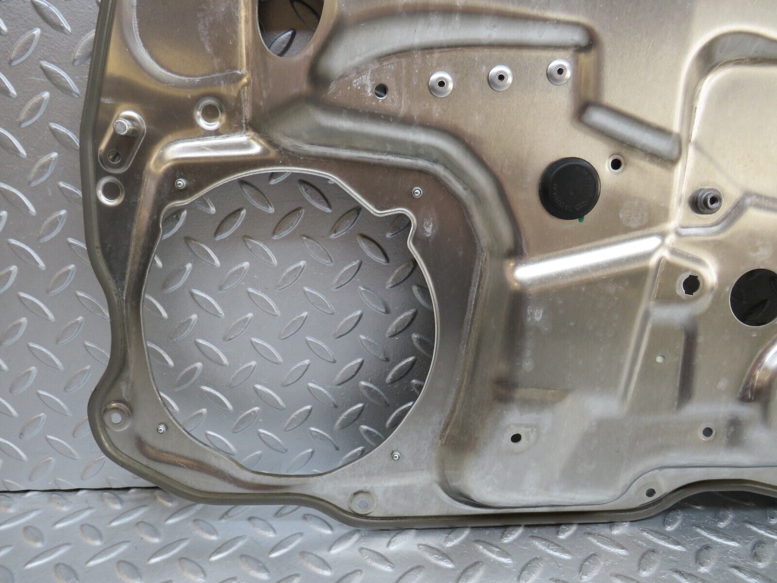 35105 Mercedes-Benz W221 Front Left Window Regulator Support Panel