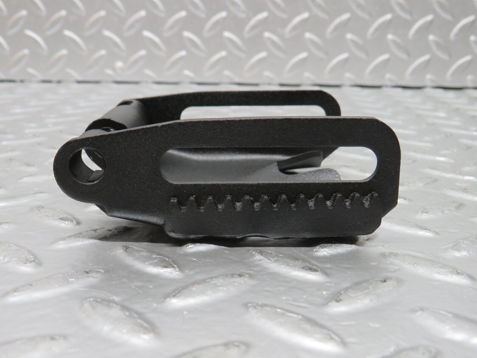 31113 Mercedes-Benz W123 200D Alternator Generator Bracket