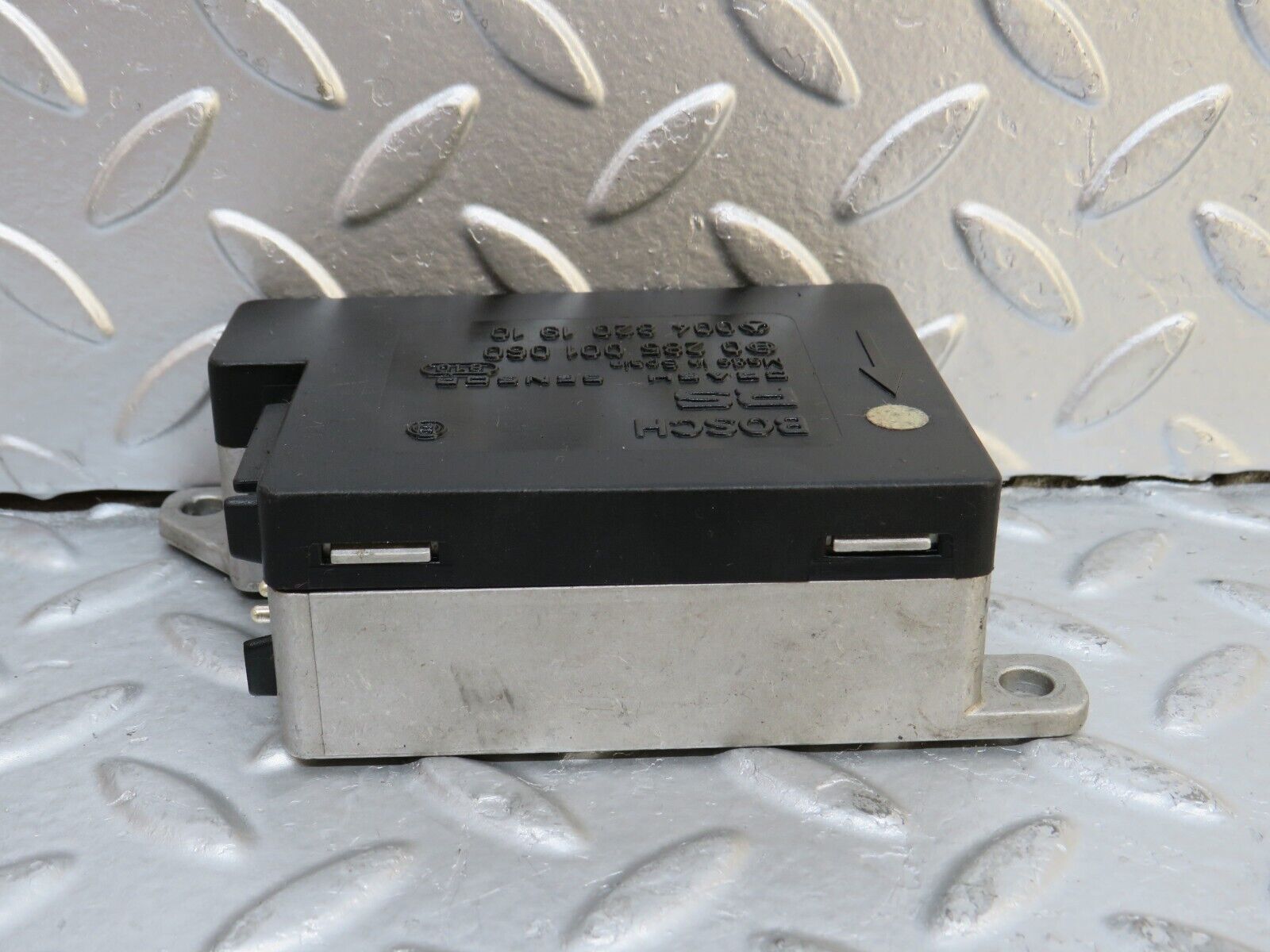 29436 Mercedes-Benz W124 230E Crash Sensor 0048201910 0285001060