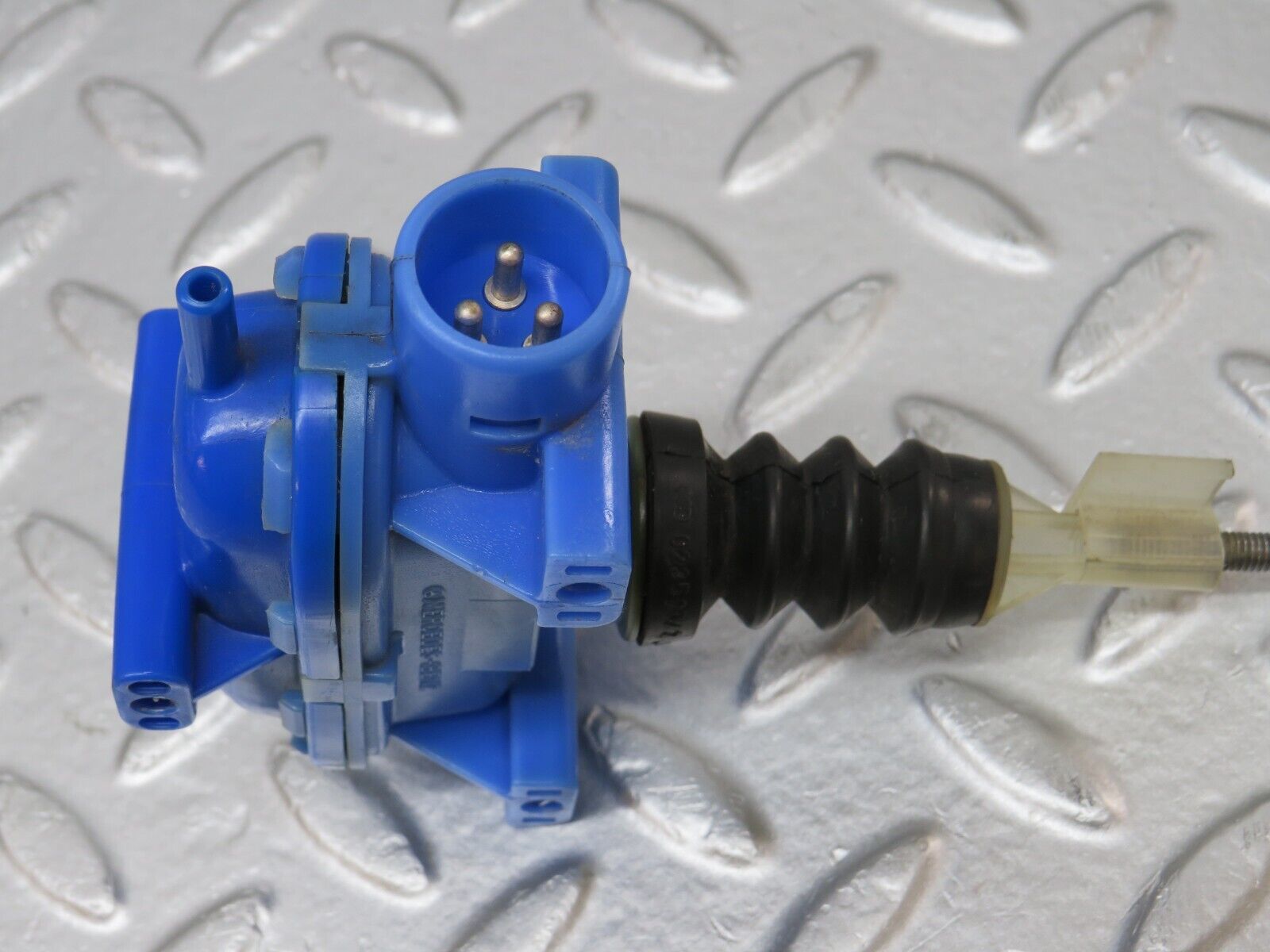 34331 Mercedes-Benz C126 380SEC Coupe Door Lock Vacuum Actuator Right Side