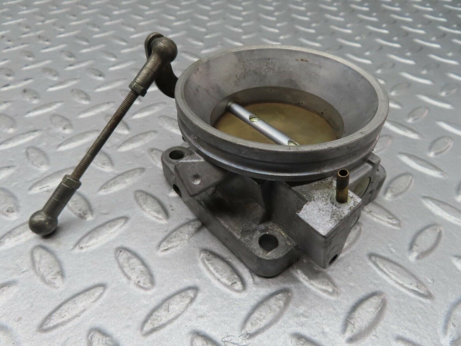 16723 Mercedes-Benz C107 380SLC Throttle Body Valve