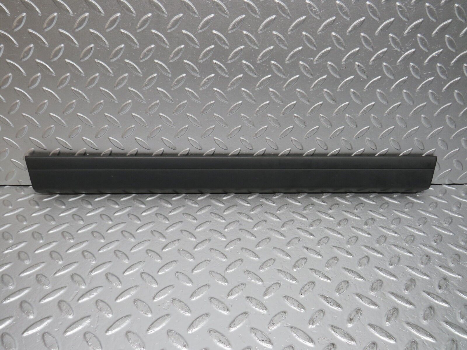 32306 Mercedes-Benz S124 300TE Wagon Rear Left Door Centre Moulding Trim