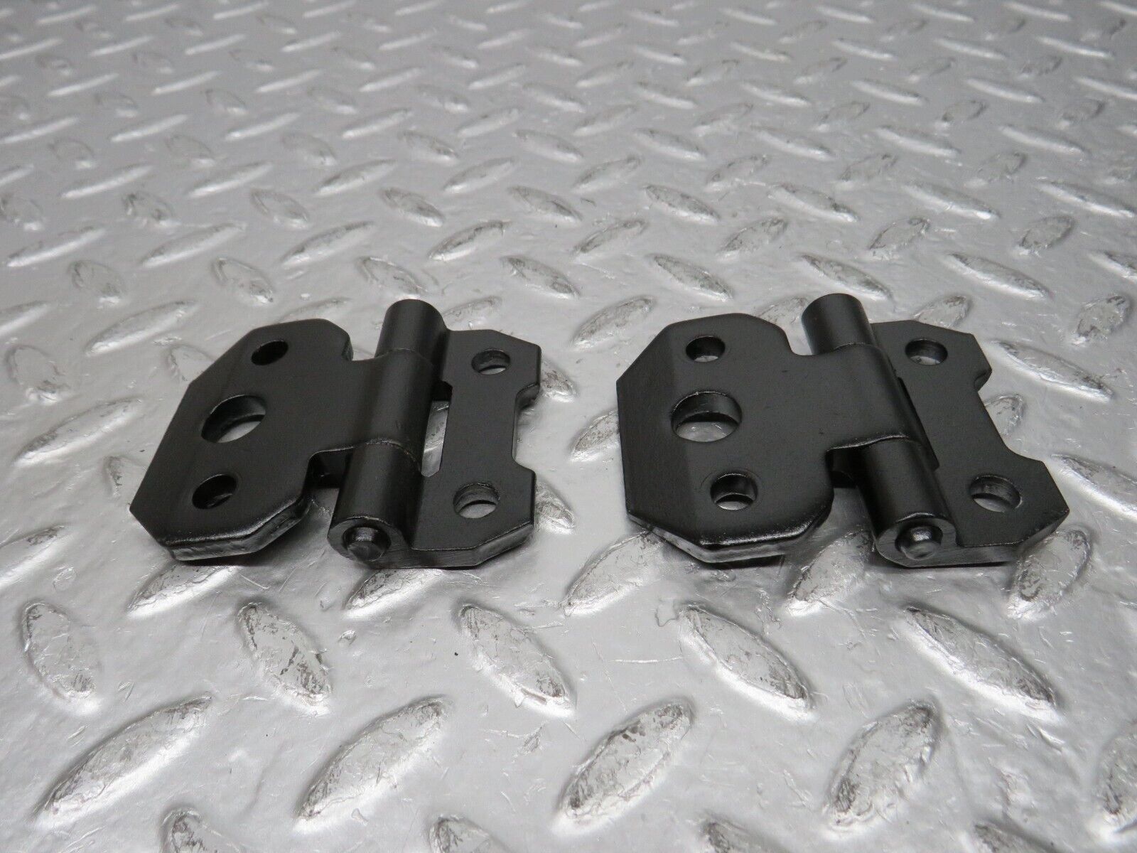 30864 Mercedes-Benz W201 190E 2.0L Left Door Hinge Pair