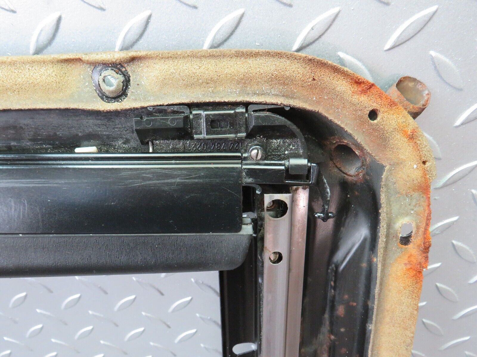 36196 Mercedes-Benz W126 420SE Power Sunroof Frame