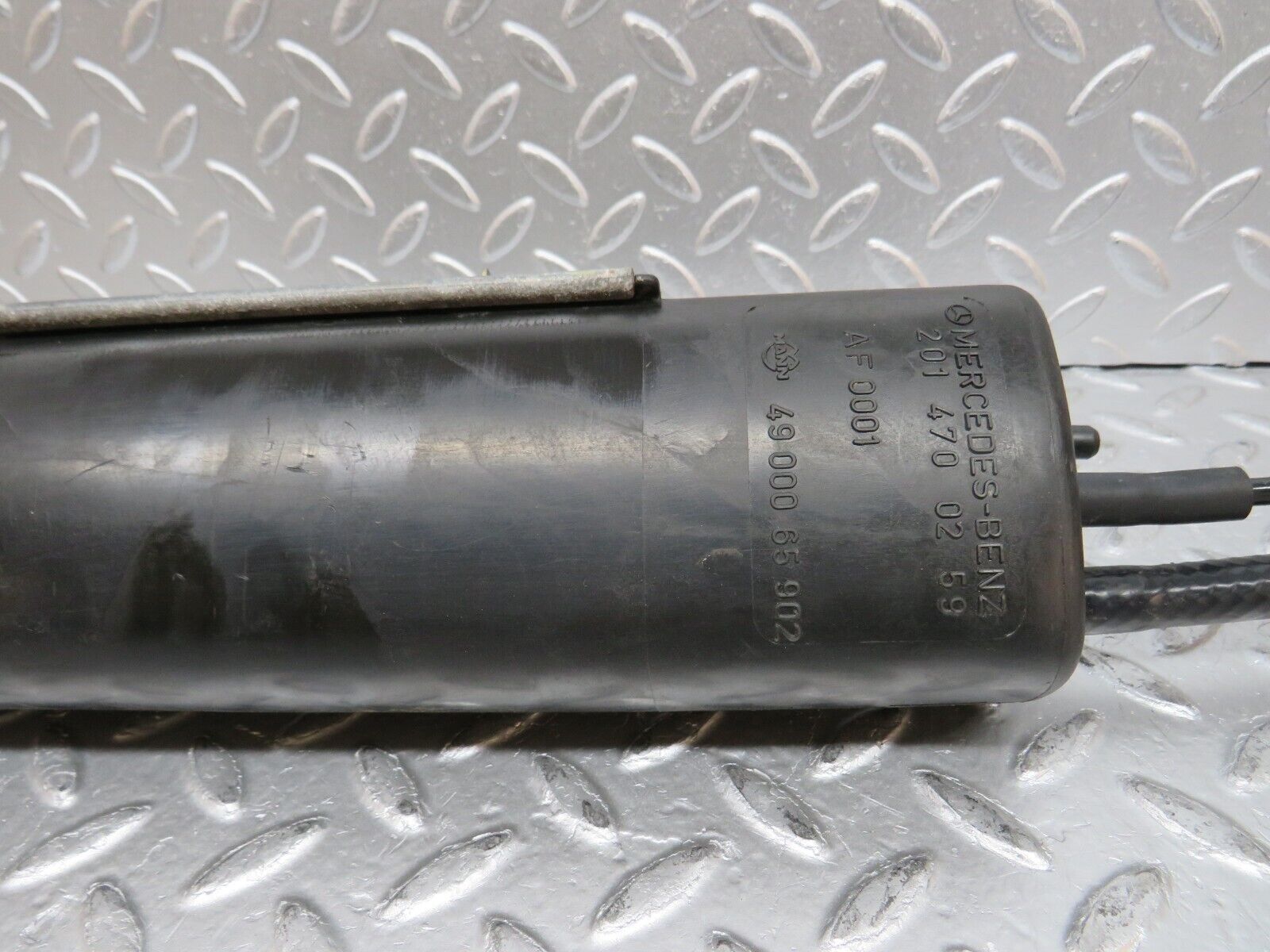 31843 Mercedes-Benz W201 190LE 1.8L Fuel Vapor Charcoal Filter Canister With Hose 2014700259