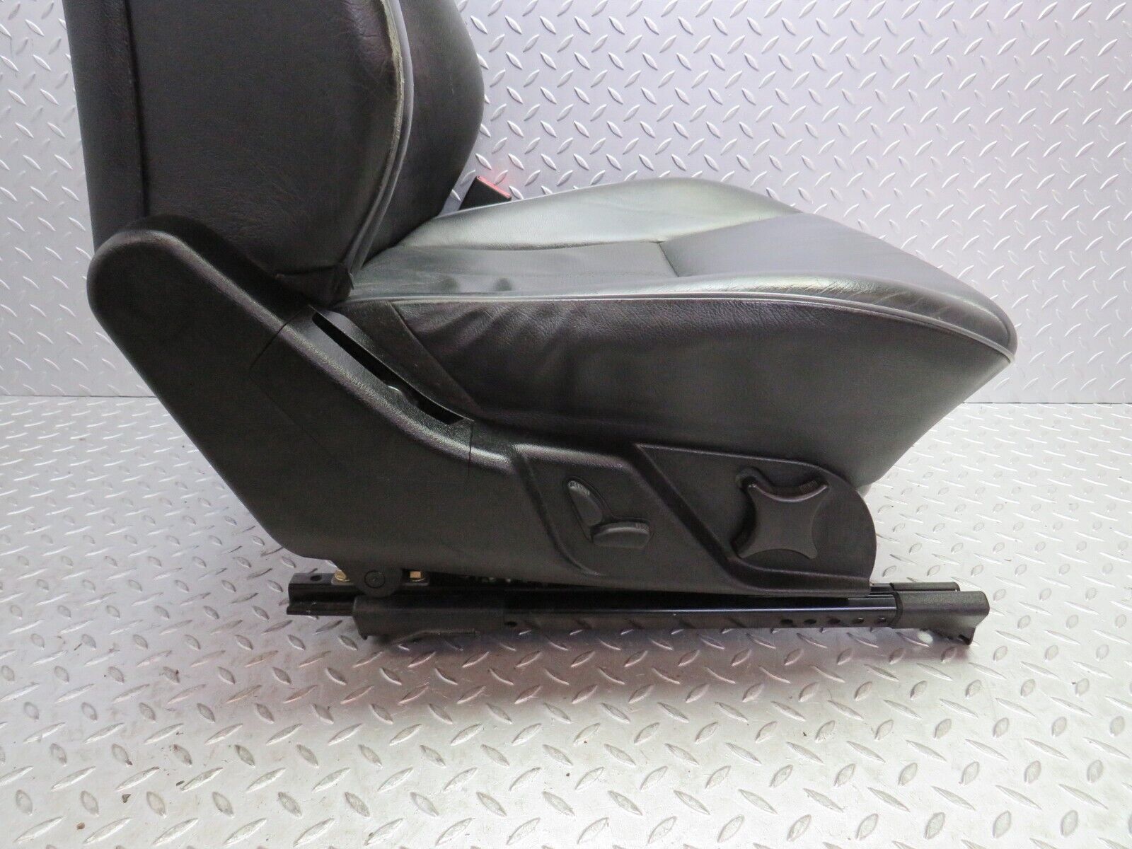 34800 Mercedes-Benz W210 320E Electric Front Right Seat Black Leather