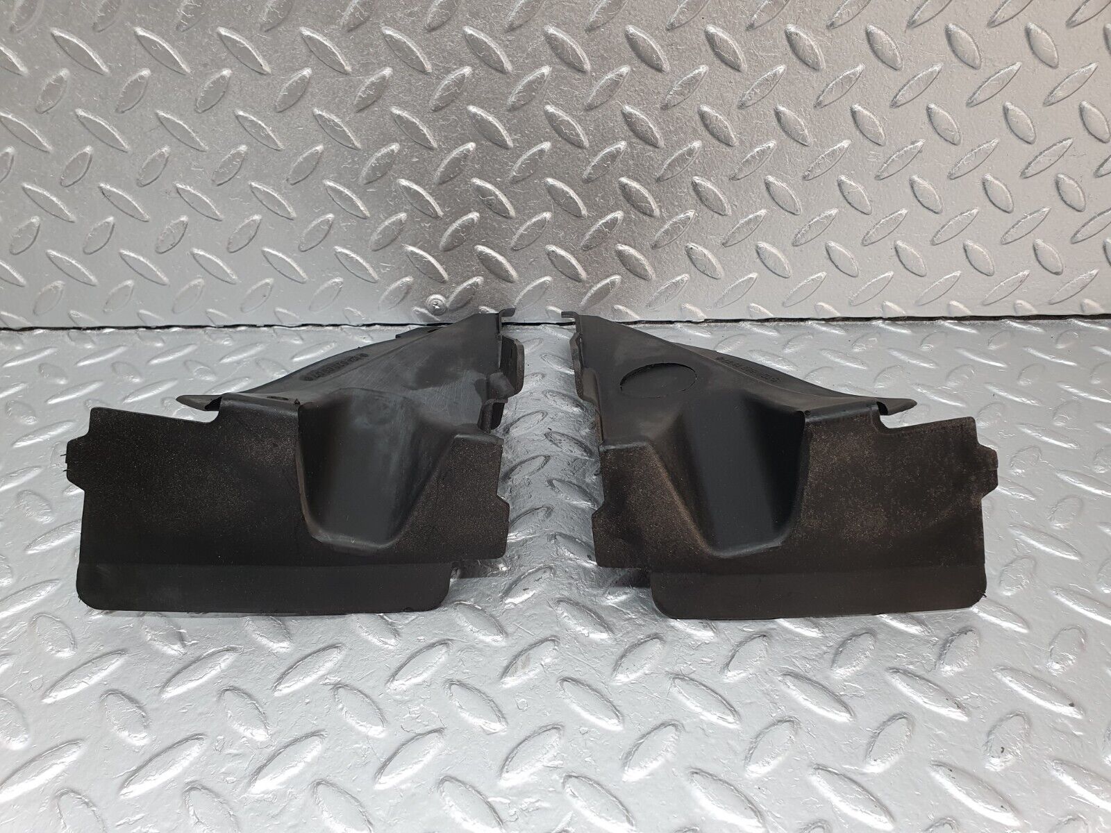 41555 Mercedes-Benz W124 200E Covering Side Member Pair 1246281007 1246280907