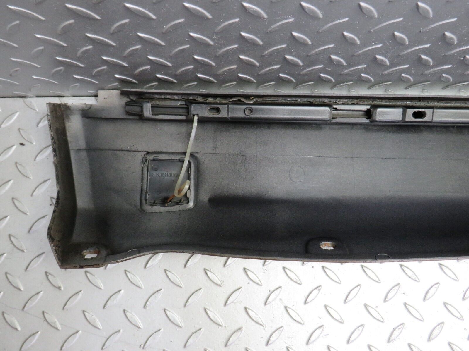 36607 Mercedes-Benz W201 190E 2.0L Side Skirt Right 2016906440 2016980930 2016981130