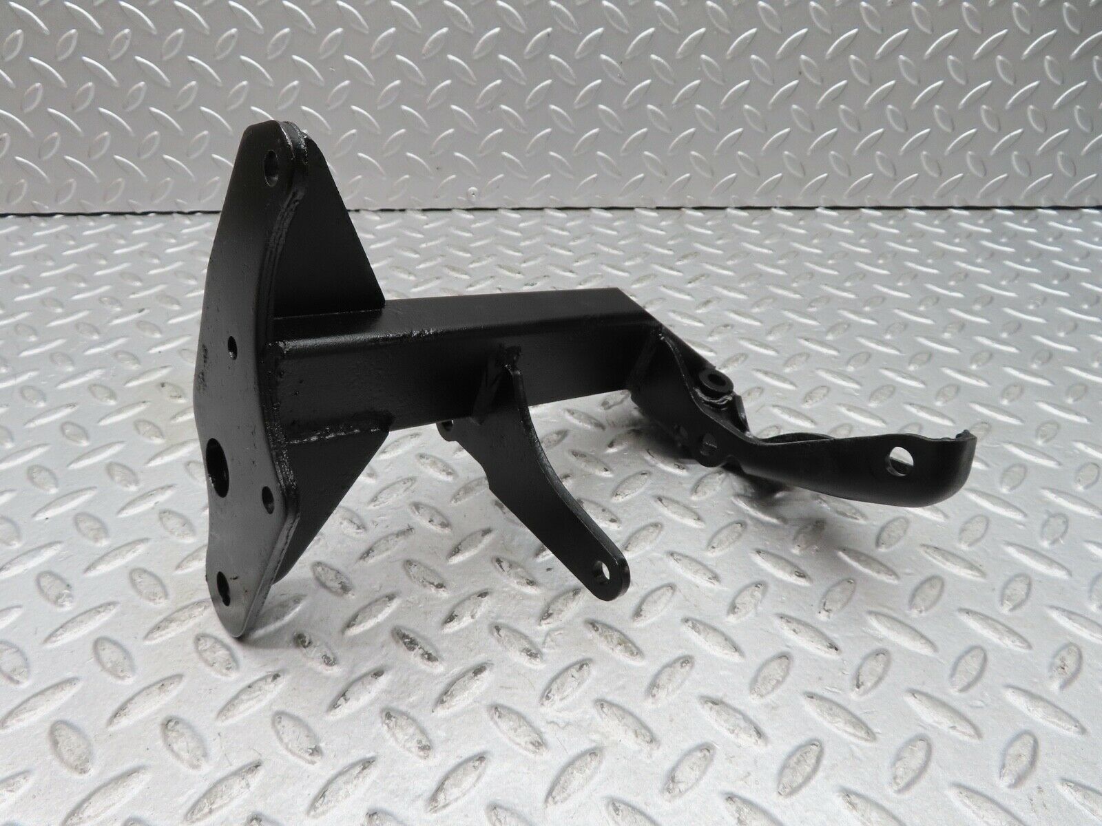 17082 Mercedes-Benz C107 380SLC Air Condition Compressor Bracket