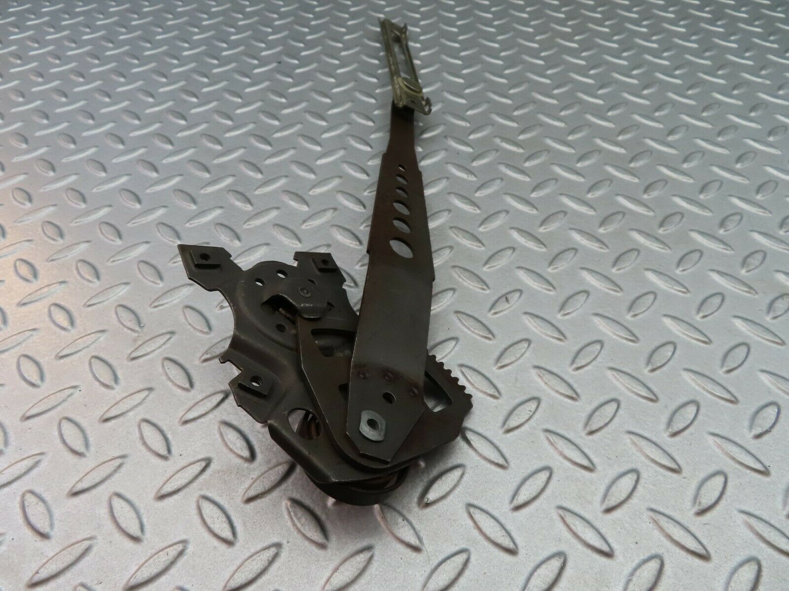 5871 Mercedes-Benz W123 200 Rear Right Manual Window Regulator