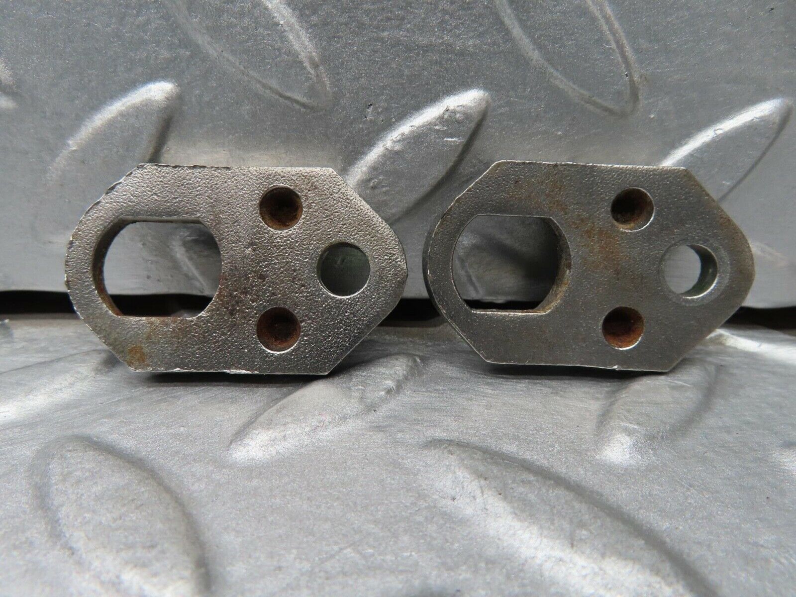 16742 Mercedes-Benz C107 380SLC Fuel Injector Bracket Pair