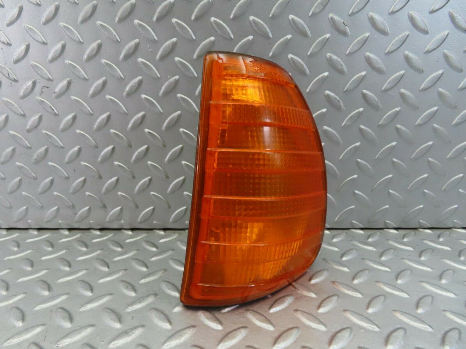 8066 Mercedes-Benz W123 Indicator Light Front Left Bosch 1305233051