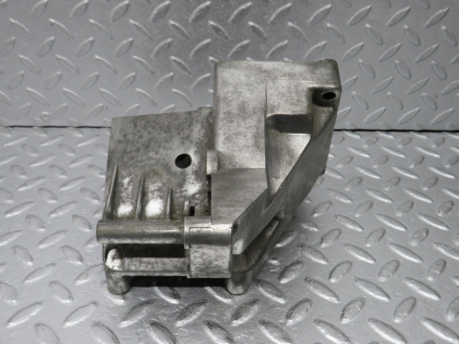 38814 Mercedes-Benz W201 190E 2.6L Power Steering Pump Bracket 1264660641