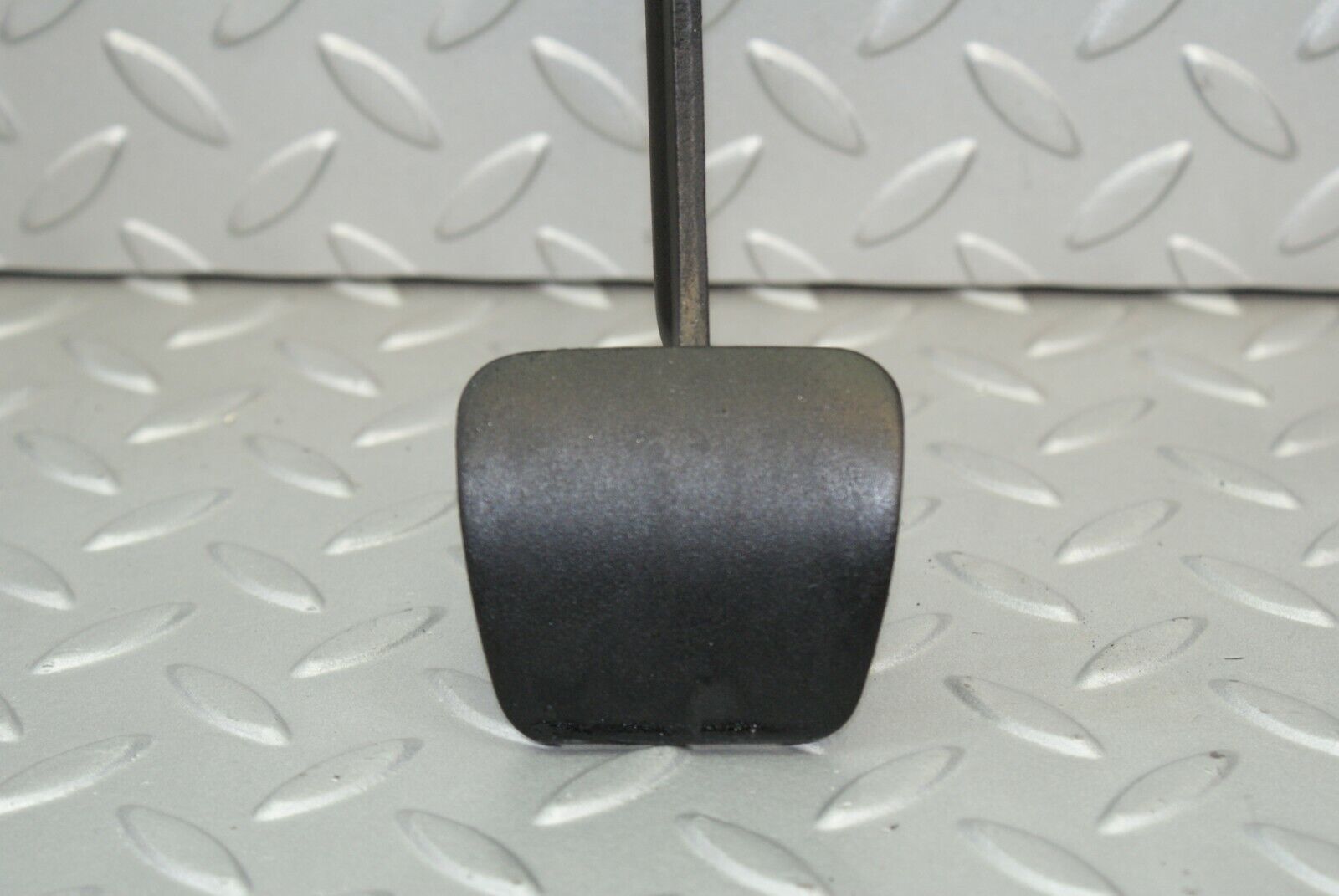 3169 Mercedes-Benz W115 220D Clutch Pedal LHD