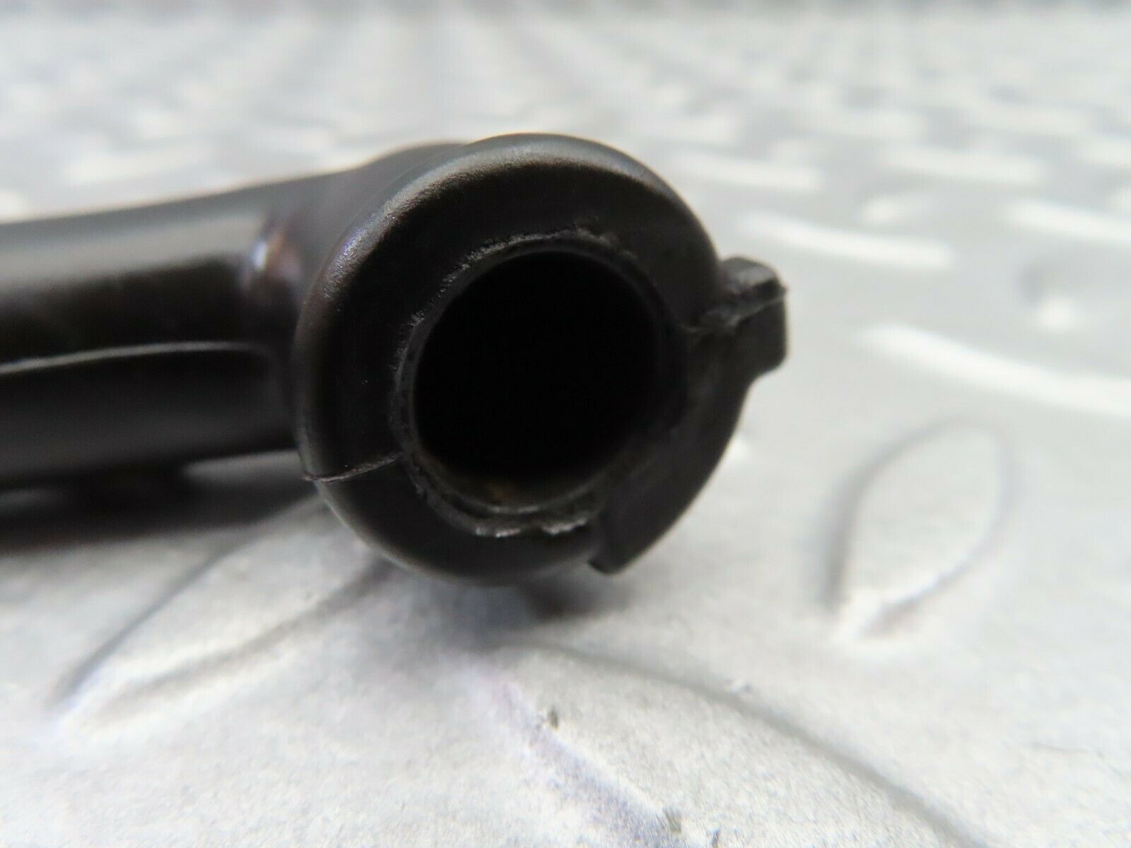 6159 Mercedes-Benz W126 380SE Air Hose For Valve Cover 1160940591