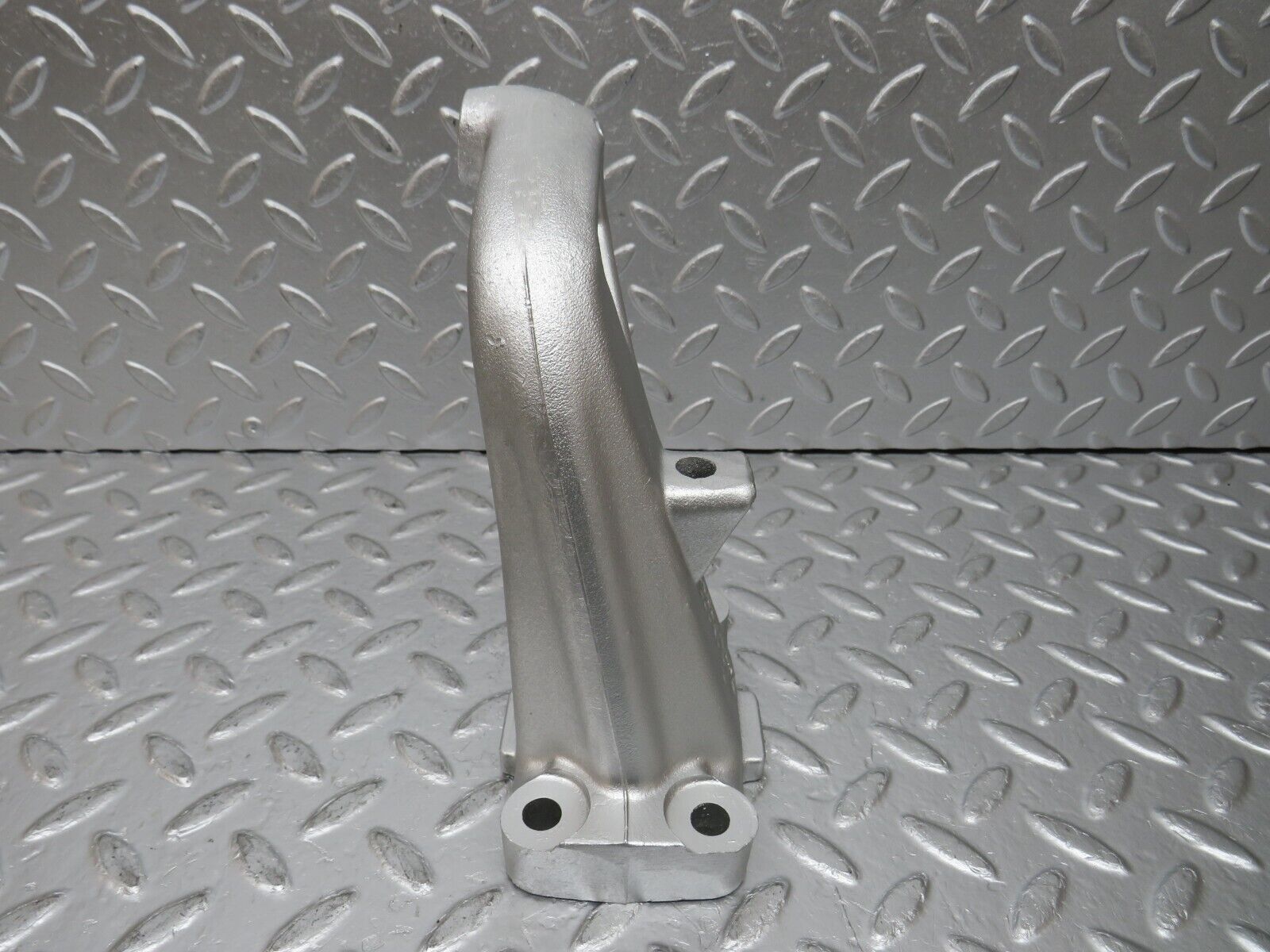 0876 Mercedes-Benz W123 240D Engine Mount Bracket Right Side 6152231404