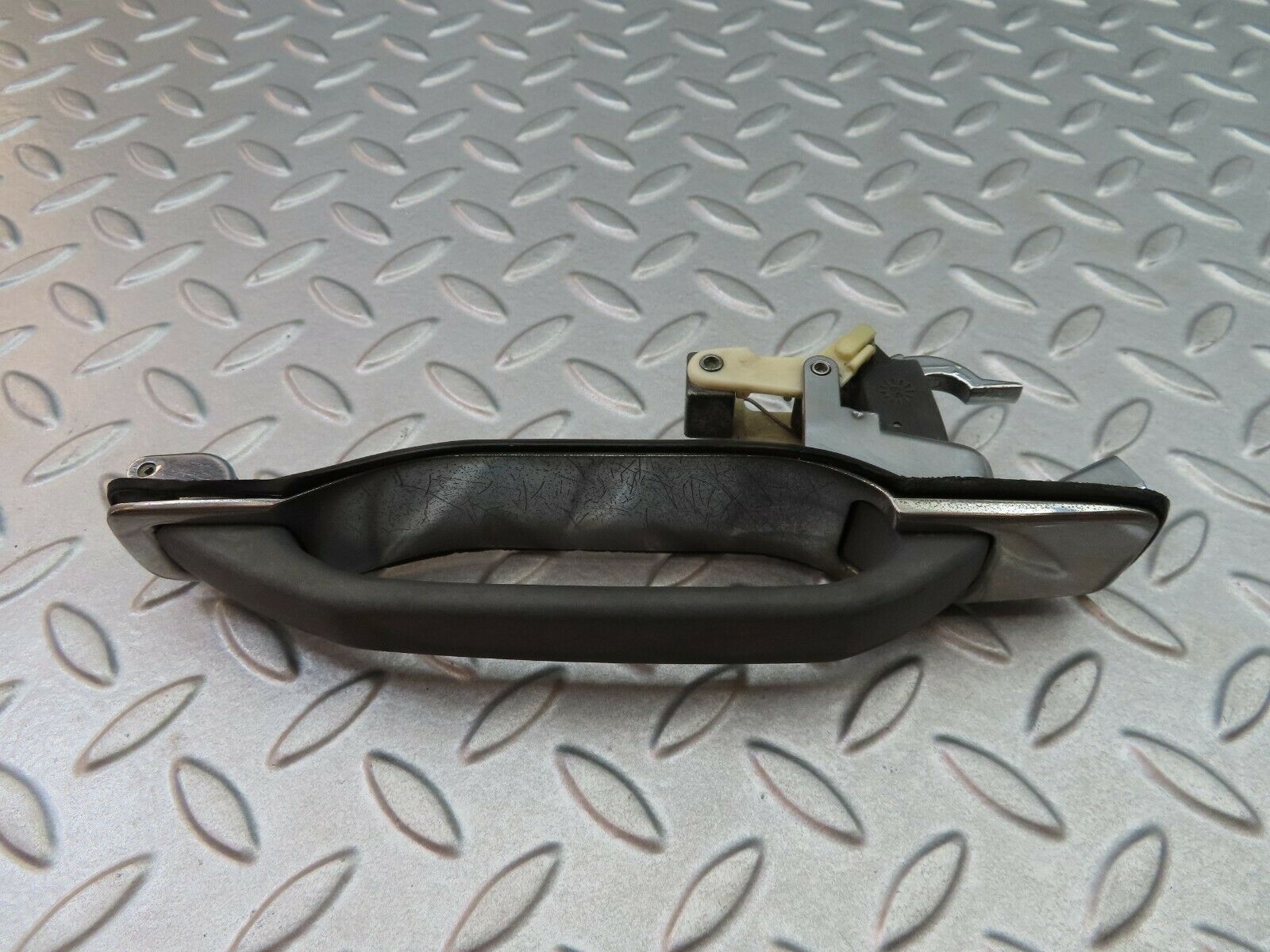 6077 Mercedes-Benz W126 380SE Exterior Door Handle Rear Right 1267600059