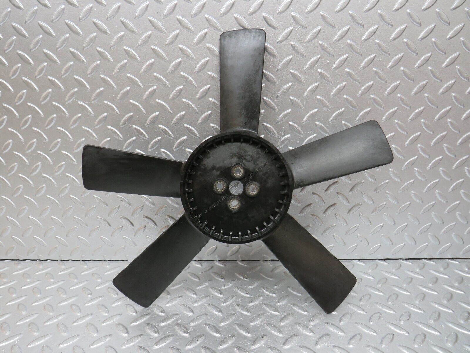 31047 Mercedes-Benz W123 200D Engine Cooling Fan 1152050406