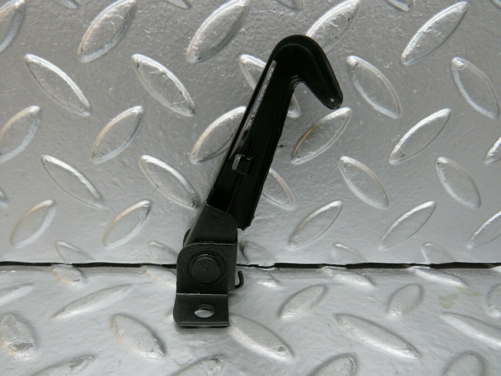 23908 Mercedes-Benz C107 450SLC Coupe Bonnet Safety Latch