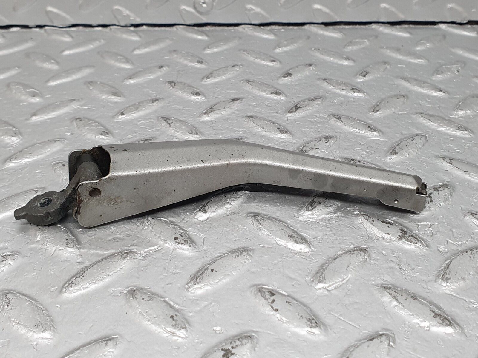 41074 Mercedes-Benz W126 300SE Headlight Wiper Arm Bosch Right Side