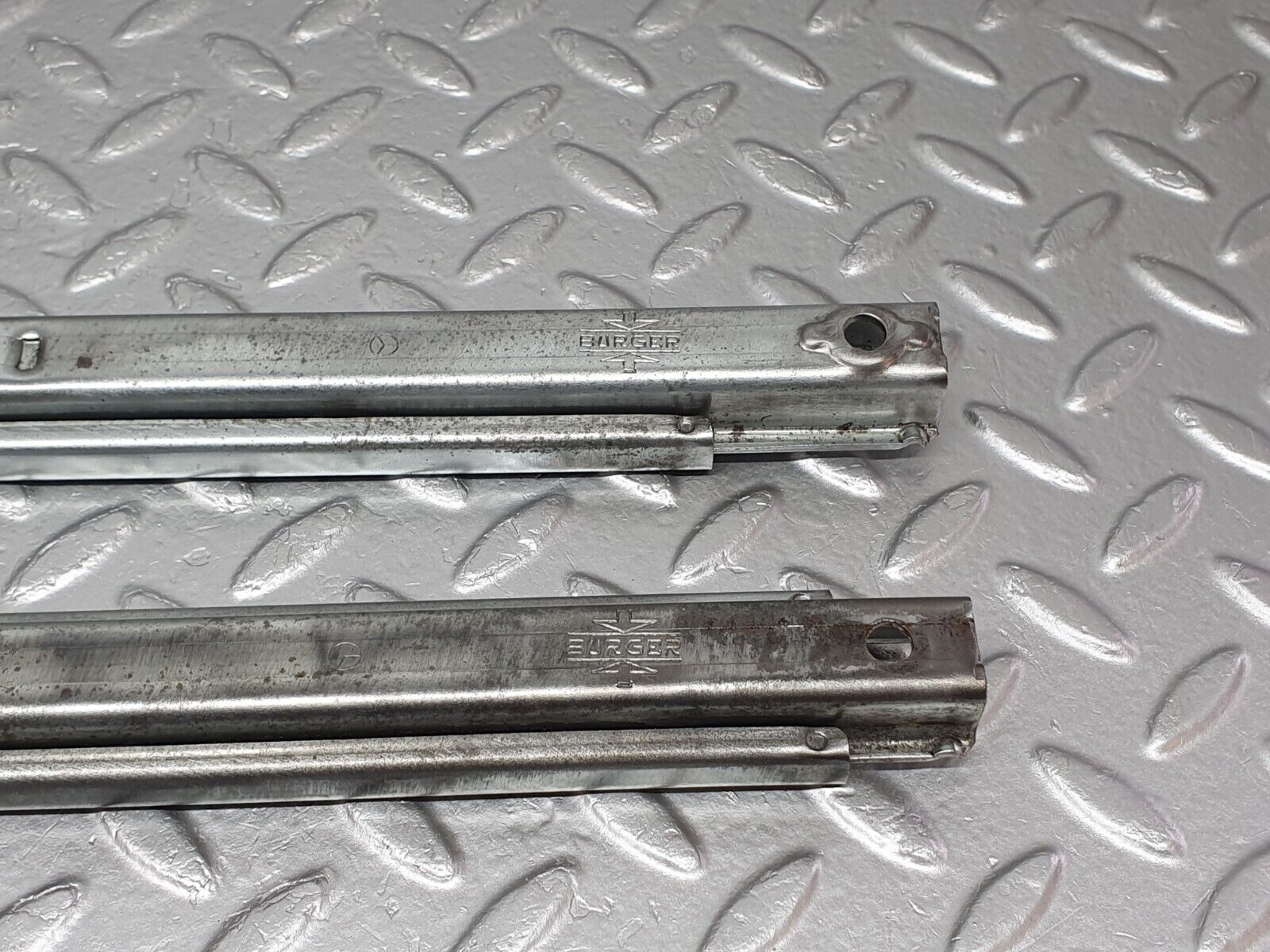 40791 Mercedes-Benz W123 300D Front Right Seat Rail Pair