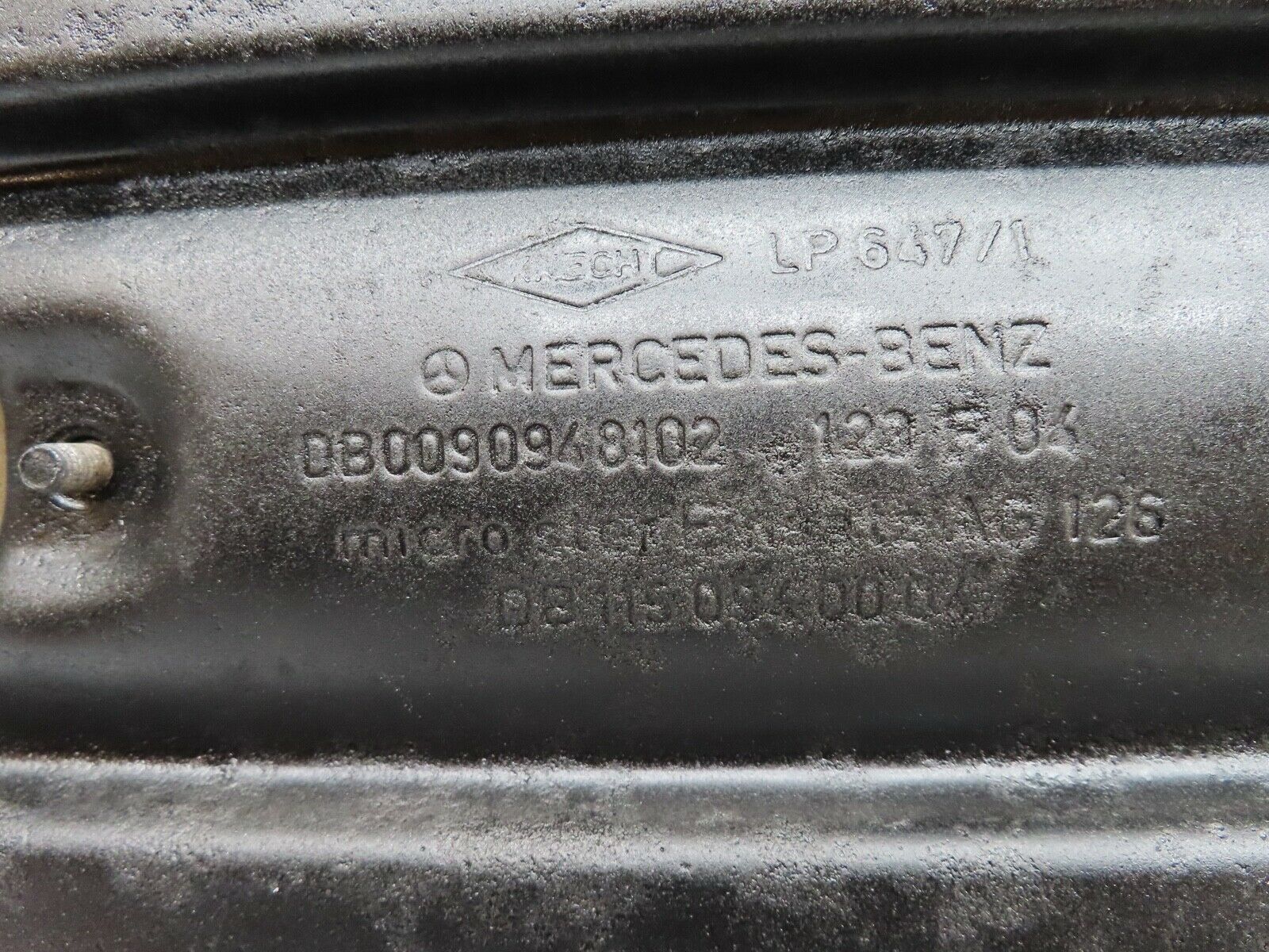 18191 Mercedes-Benz W123 200 Air Filter Housing 1150940002