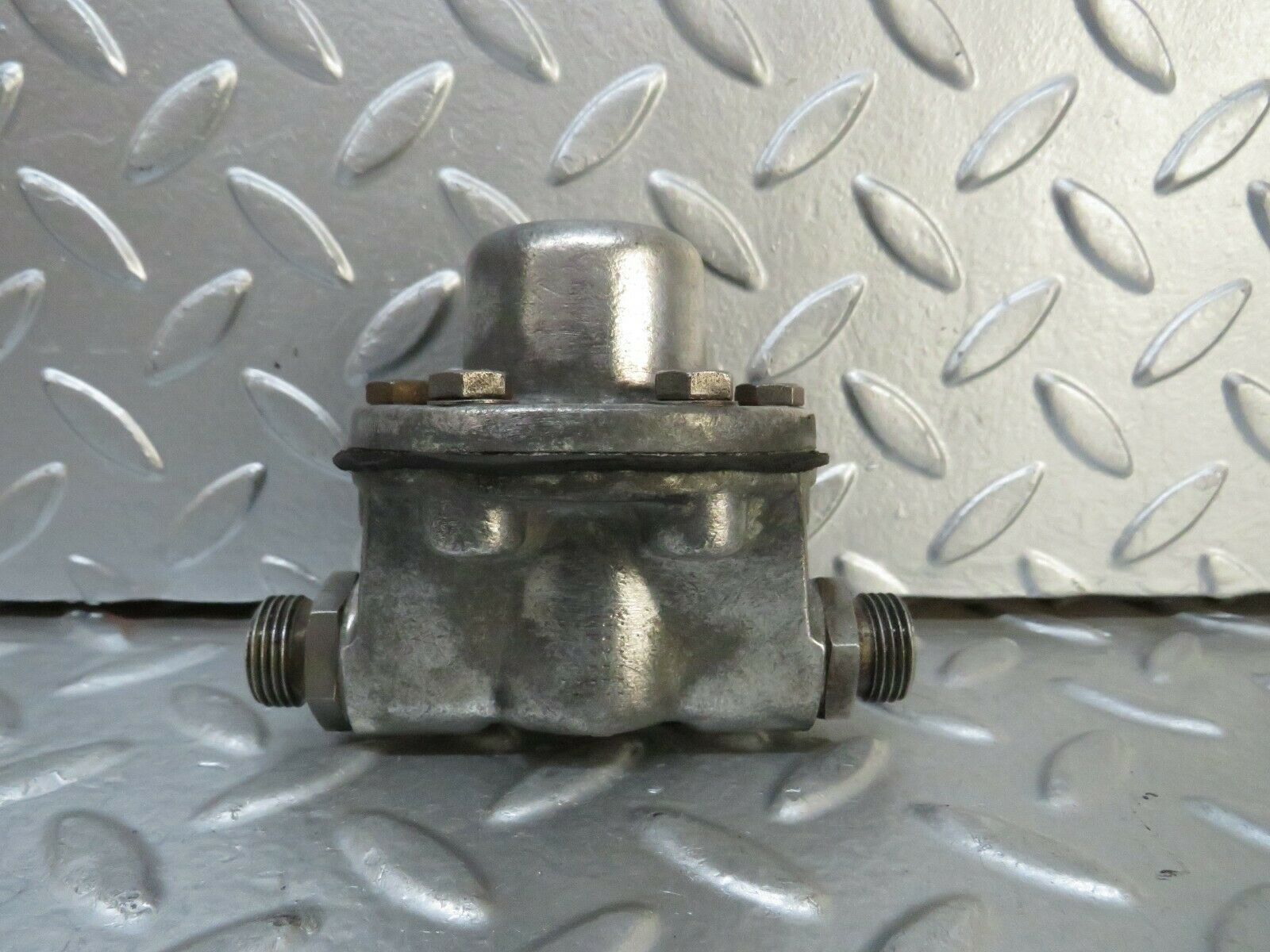 23852 Mercedes-Benz C107 450SLC Oil Pressure Damper 1161870196 1161870494