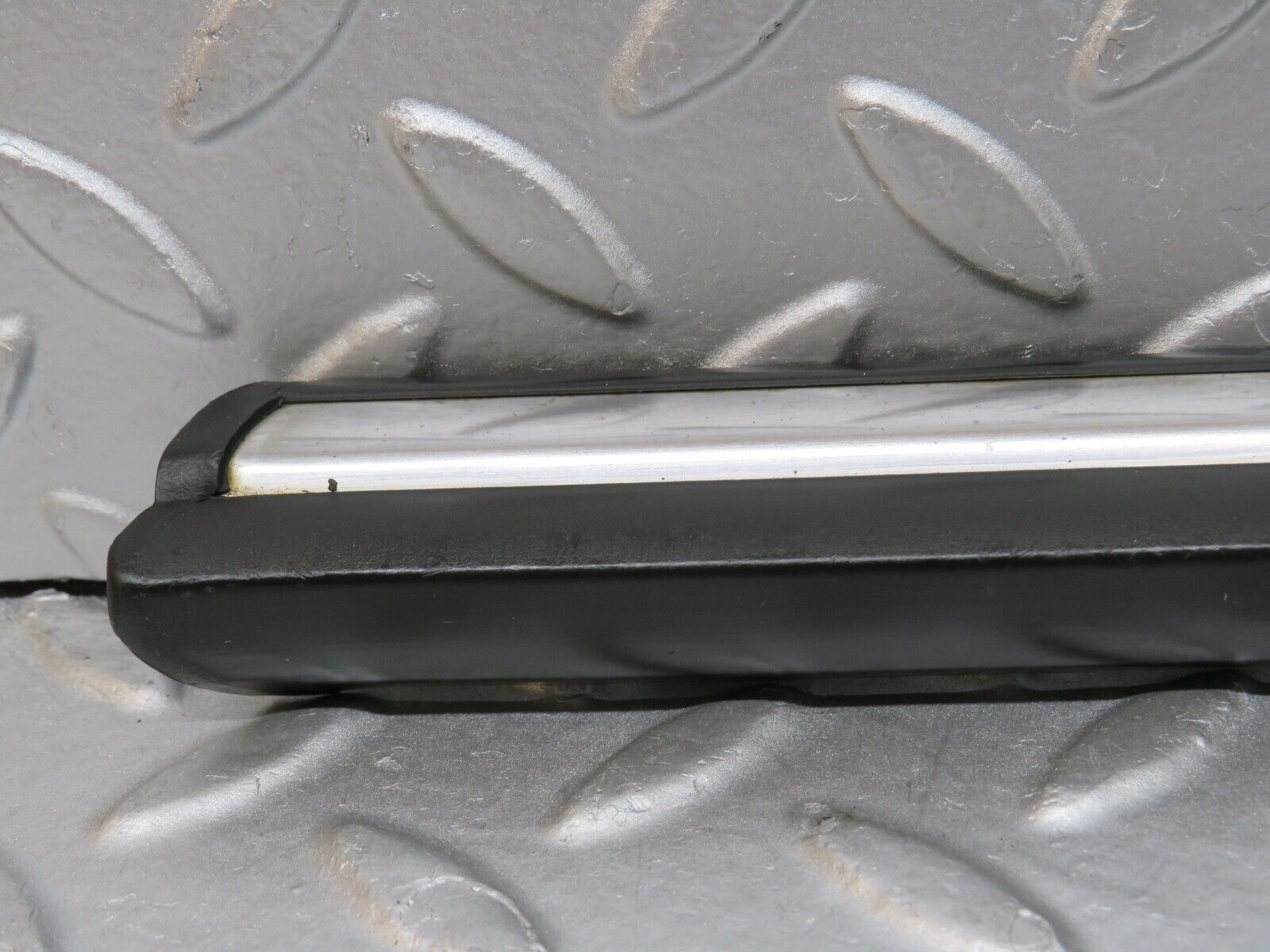 0067 Mercedes-Benz W116 350SE Front Right Fender Wing Lower Trim