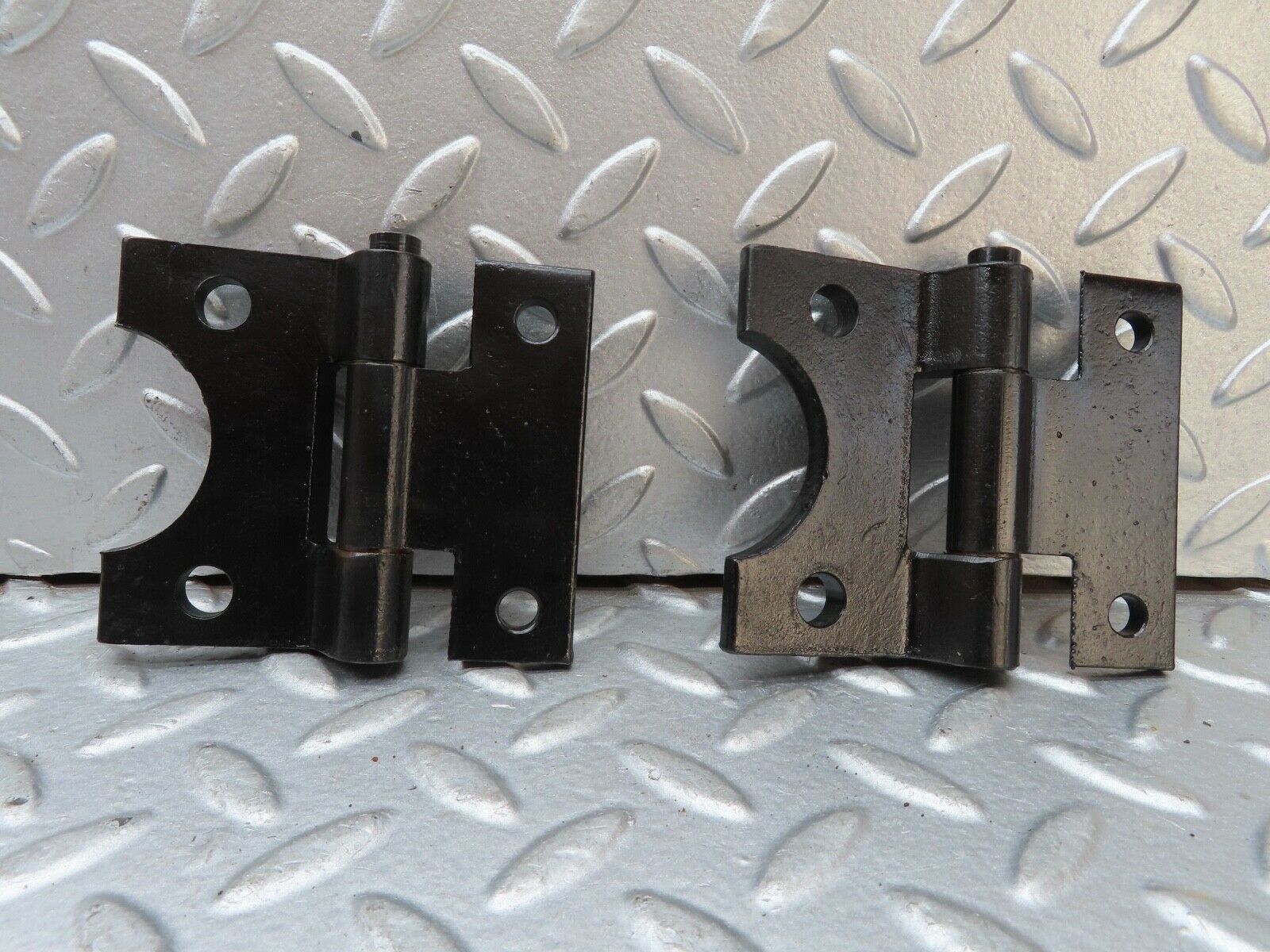 18791 Mercedes-Benz W116 Left Door Hinges Pair