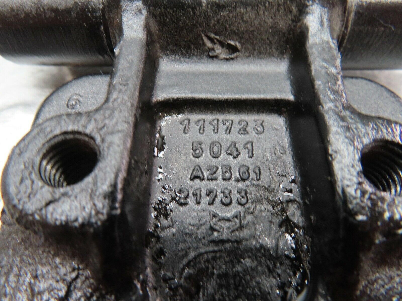 18224 Mercedes-Benz W111 220SE Coupe Left Door Hinge 1117235041