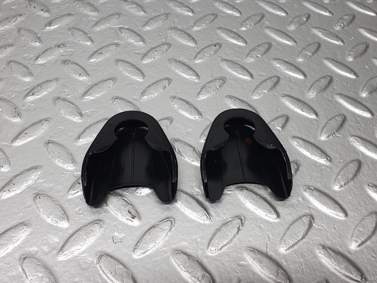 40768 Mercedes-Benz W123 300D Seat Belt Plastic Cap 0008680430